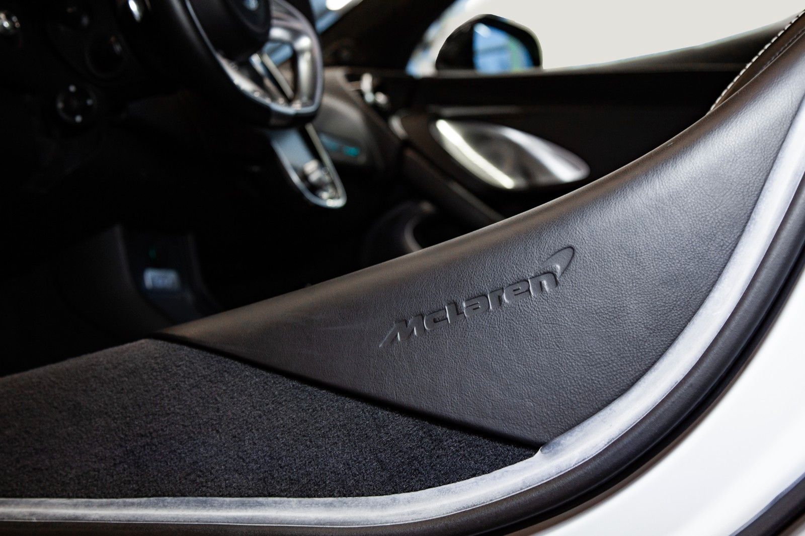 McLaren GT - Luxe - MSO Cirrus Grey