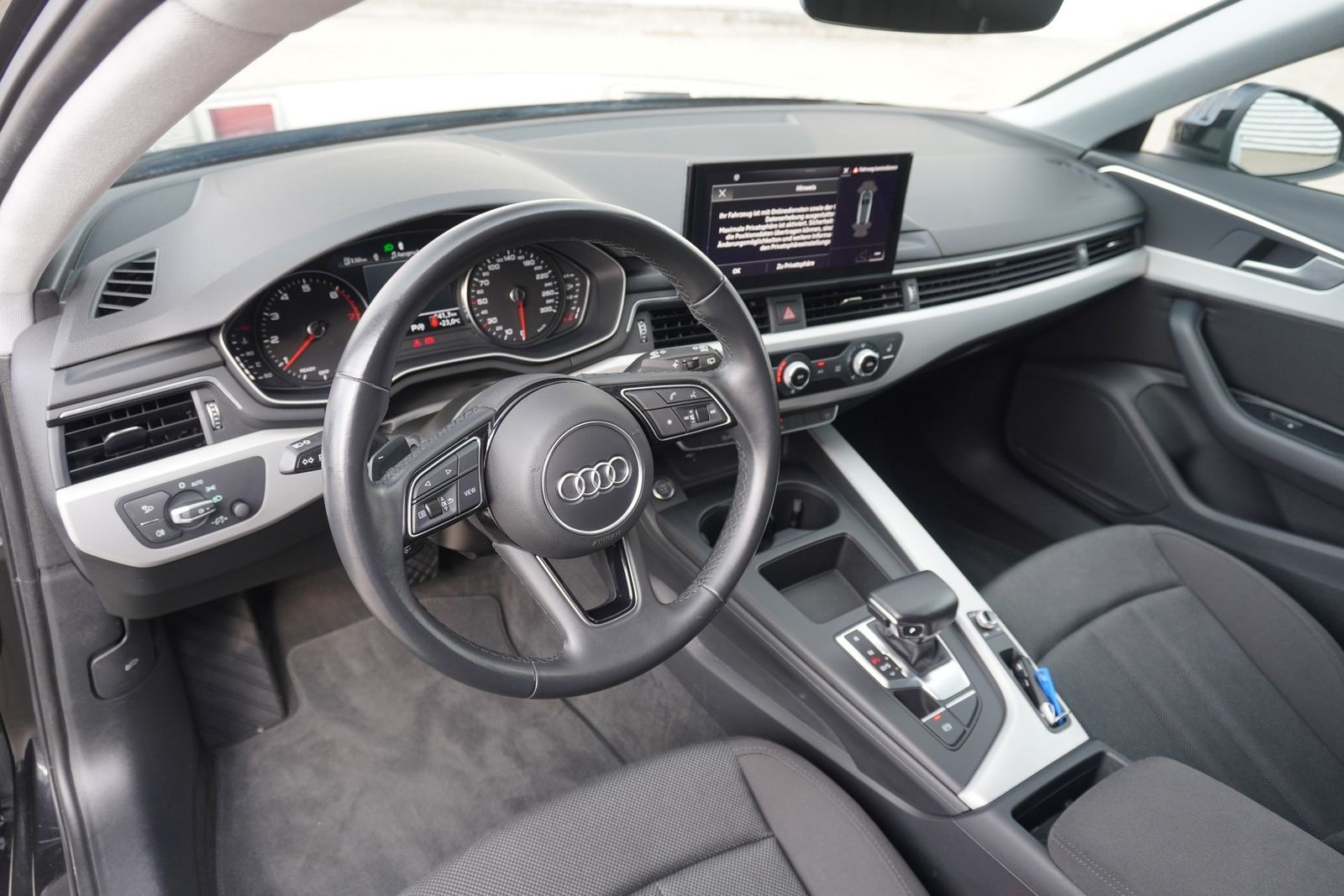 Audi A4 35 2.0 TFSI Avant - Samsaru's Car Outlet