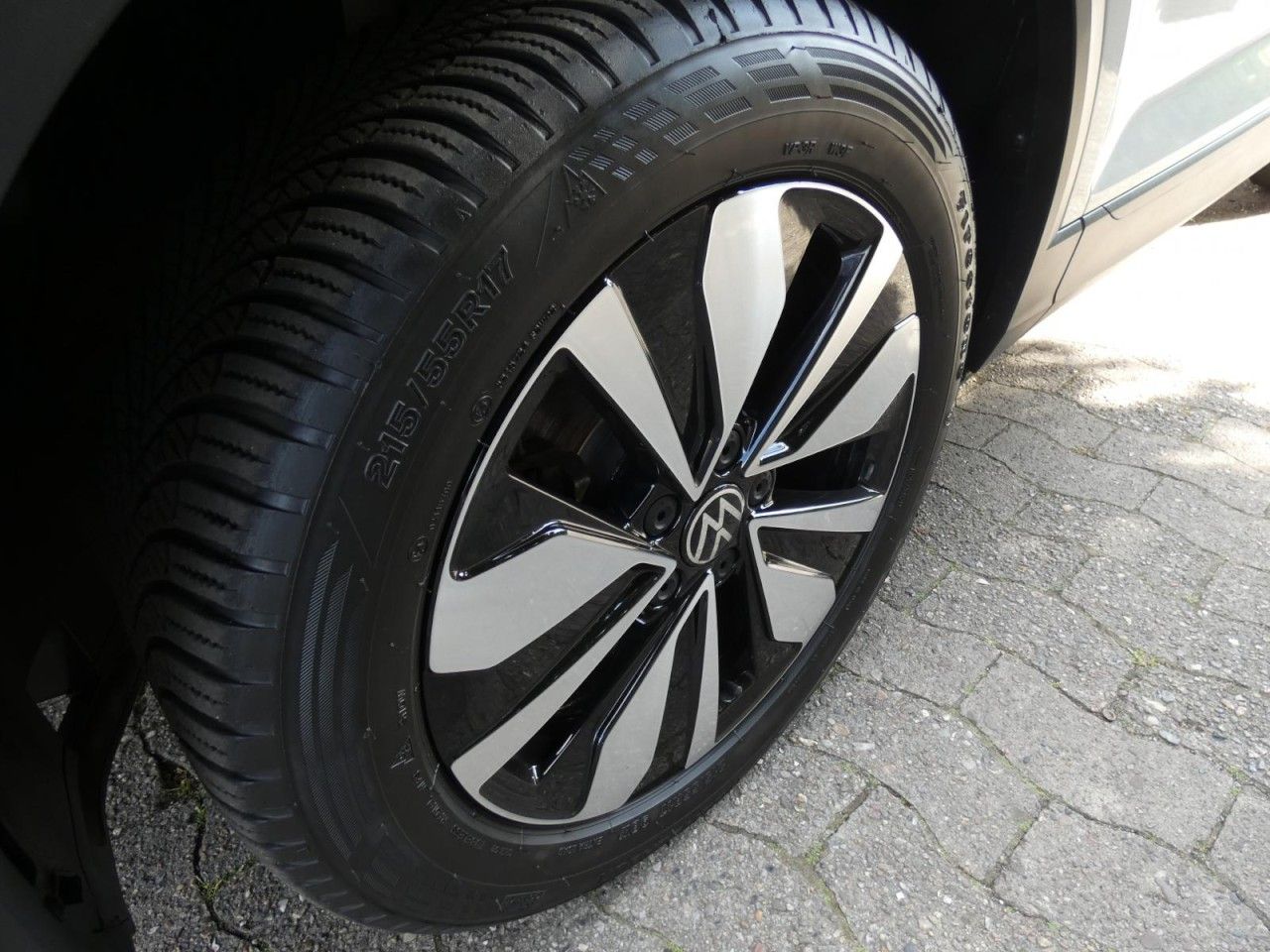 Volkswagen T-Roc 2.0 TDI DSG Move - Samsaru's Car Outlet