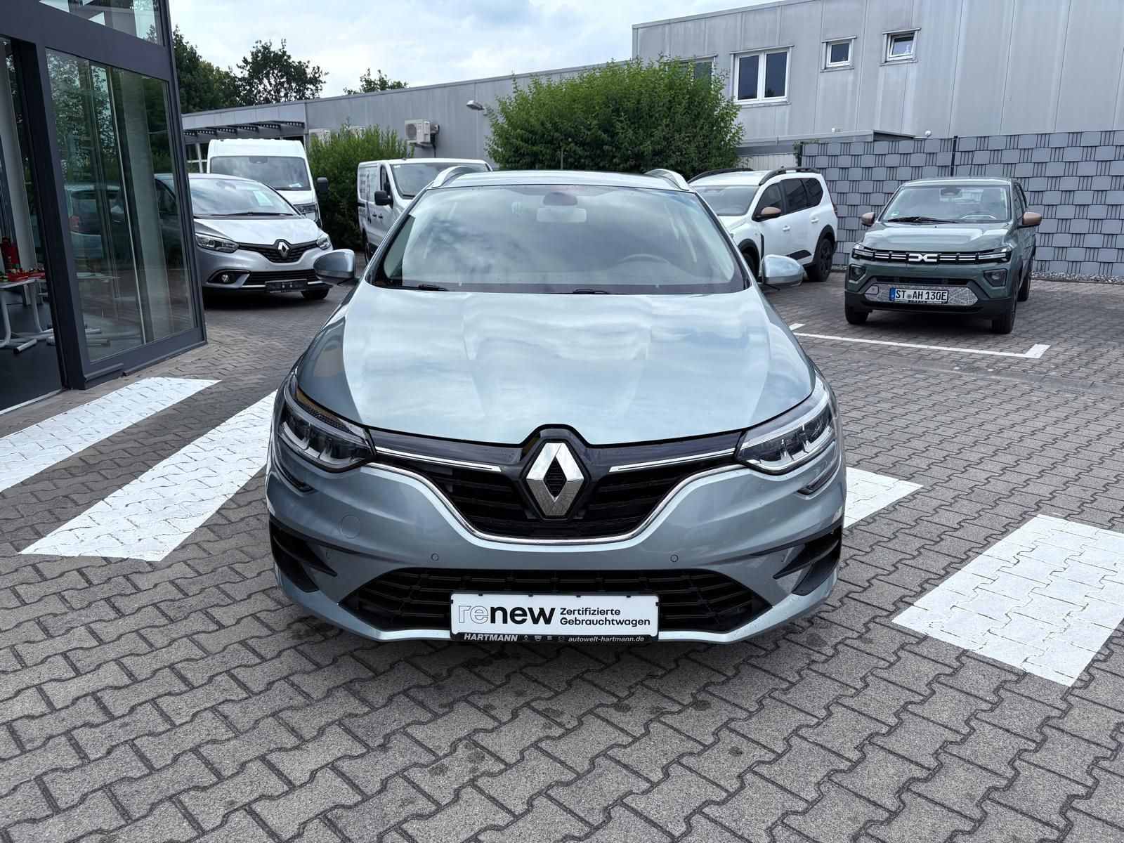 Renault Megane Grandtour ZEN E-TECH Plug-in - Samsaru's Car Outlet