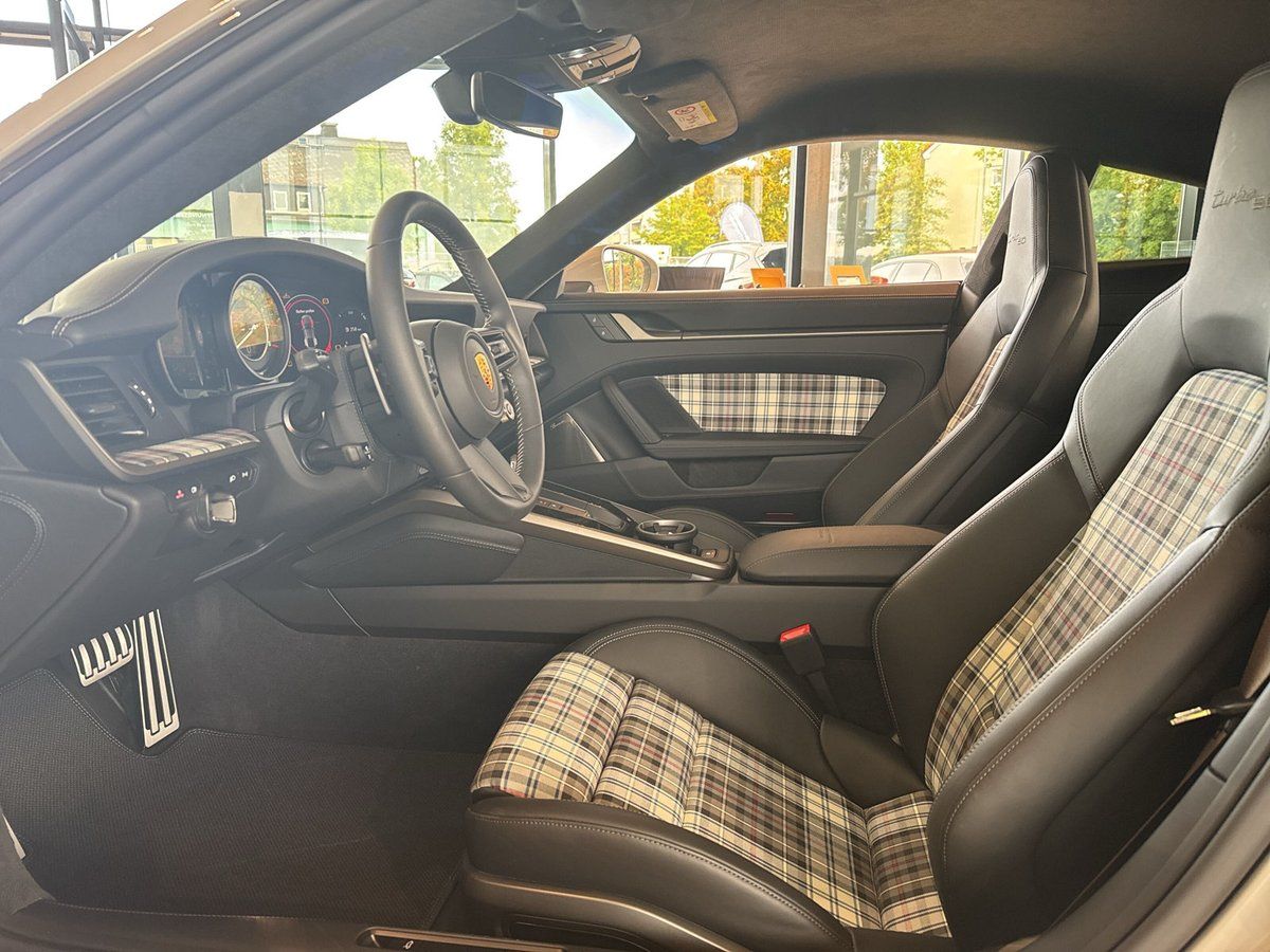 Porsche 992 TURBO 50 JAHRE HERITAGE DESIGN PAKET