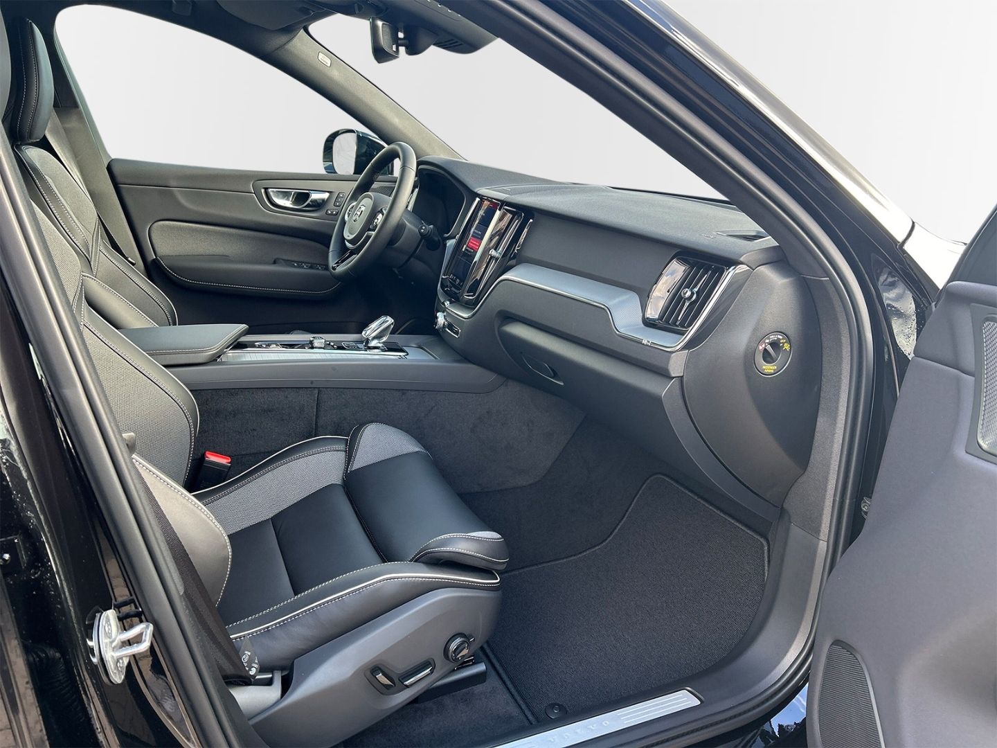 Volvo XC60 Recharge T6 AWD Plus Black Edition 21'' AHK