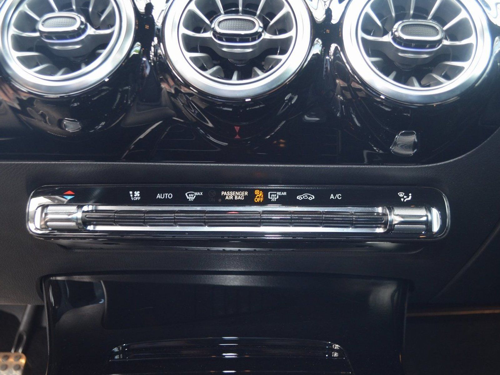 Mercedes-Benz A-Klass AMG LINE - Samsaru's Car Outlet