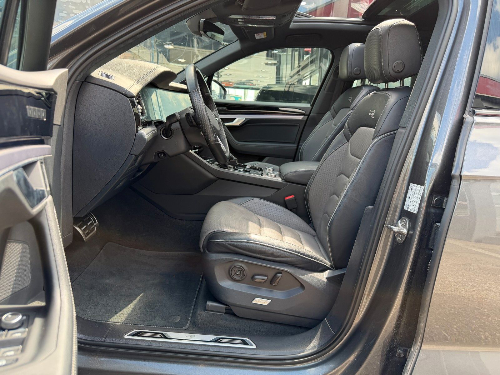 Volkswagen Touareg 3.0 TDI DSG*R-Line*Black*4M*Luft*Matrix*