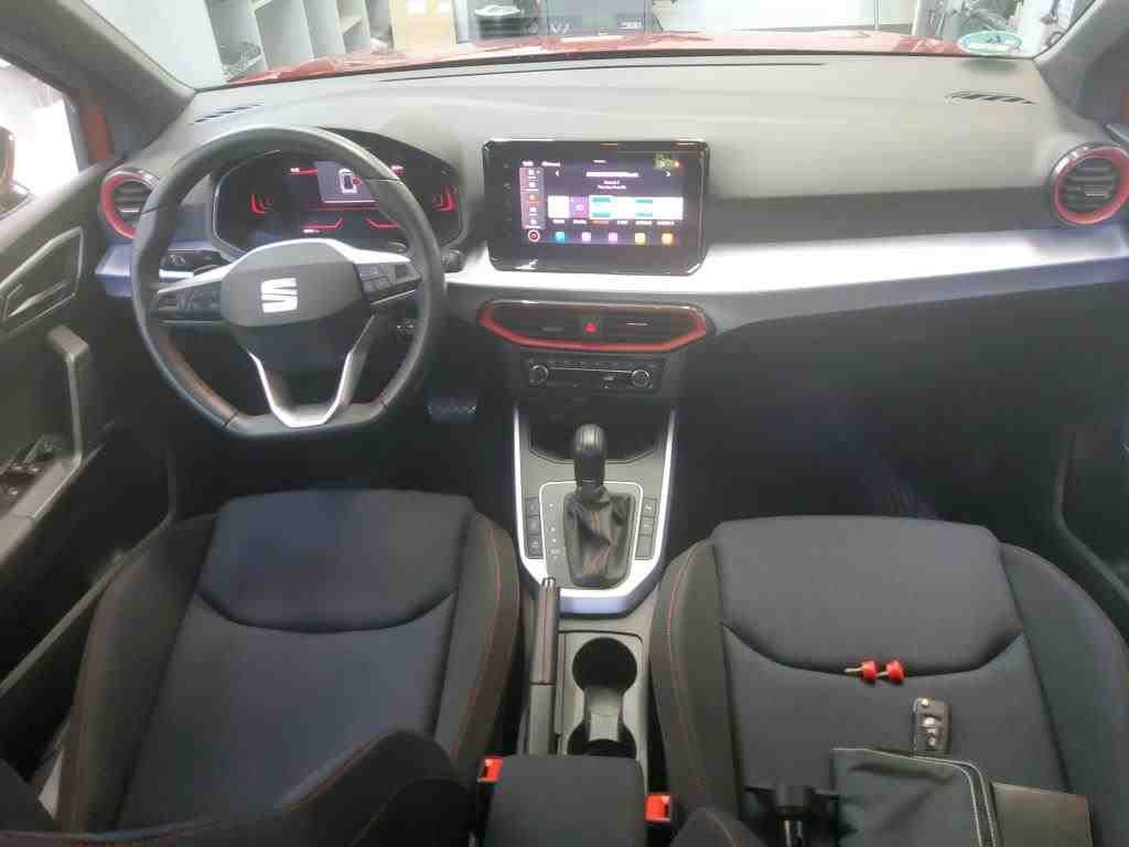 Seat Arona FR 1.5TSI DSG / Navi, ParkAssist, LED, AHK