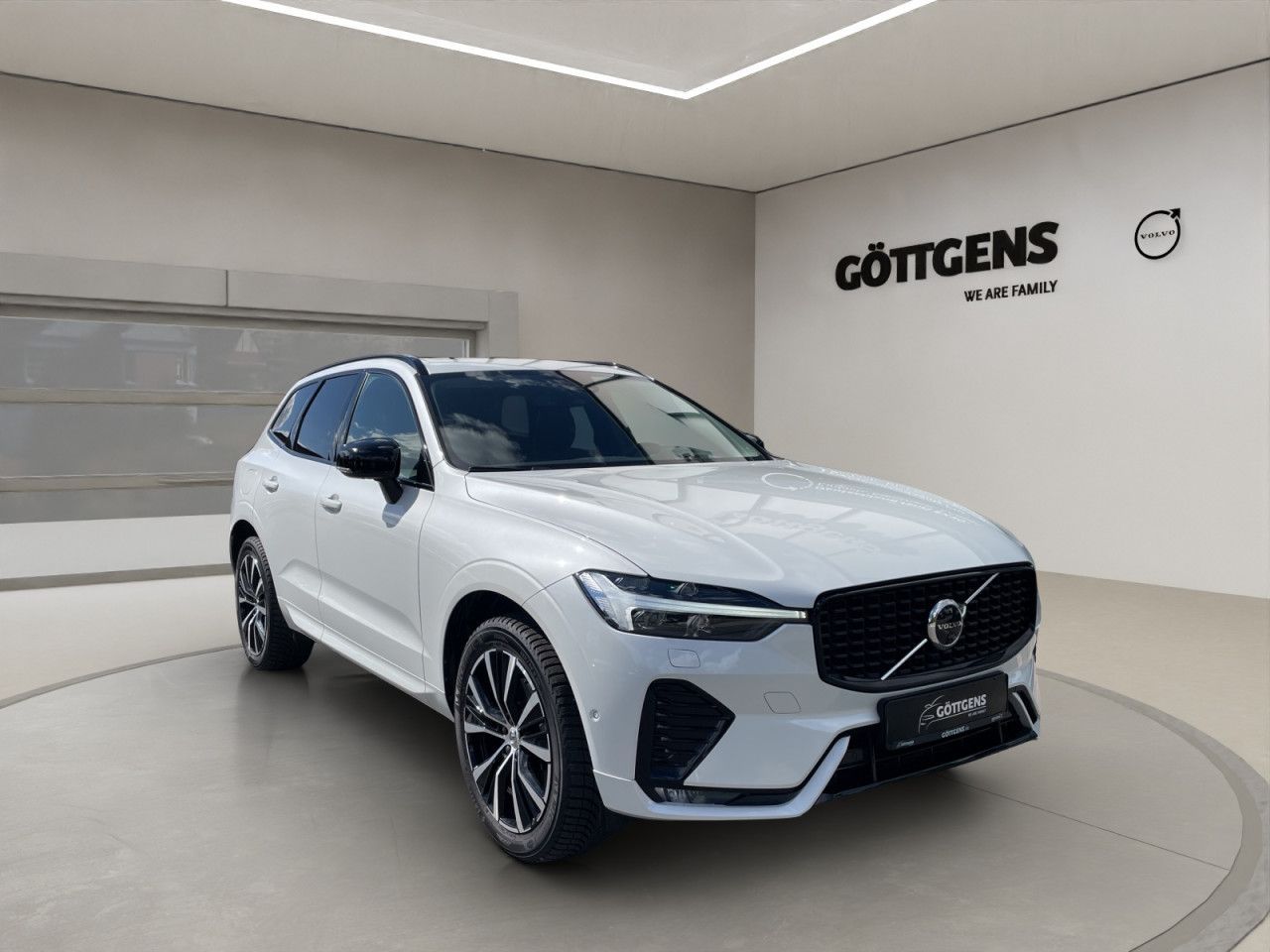 Volvo XC60 B5 AWD Ultimate Dark AHK LED NAVI 20LM HuD