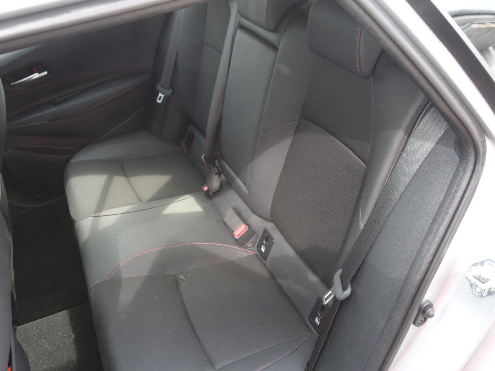 Toyota Corolla Touring 2.0 Hybrid GR Sport - Samsaru's Car Outlet