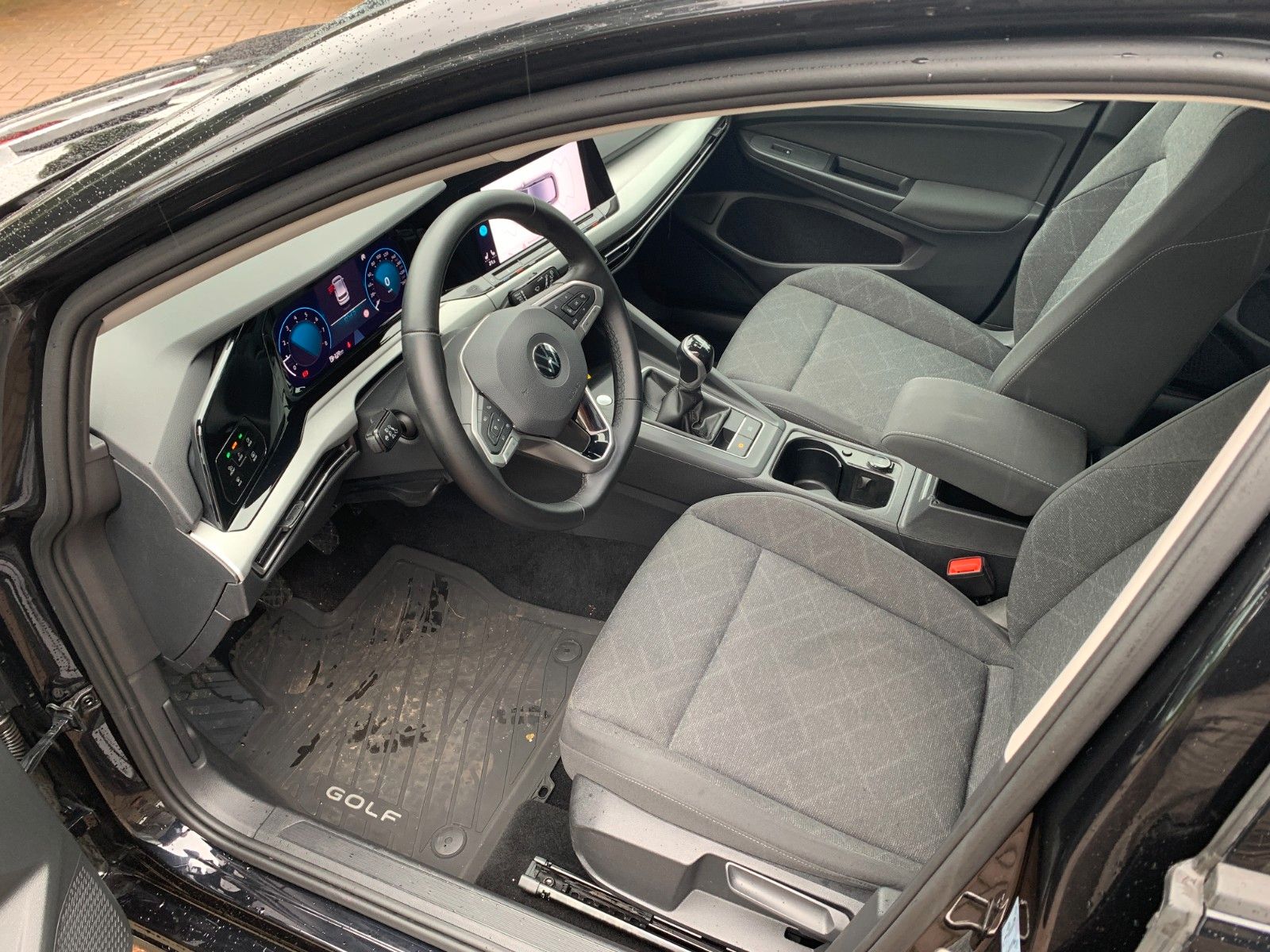 Volkswagen Golf Life - Samsaru's Car Outlet