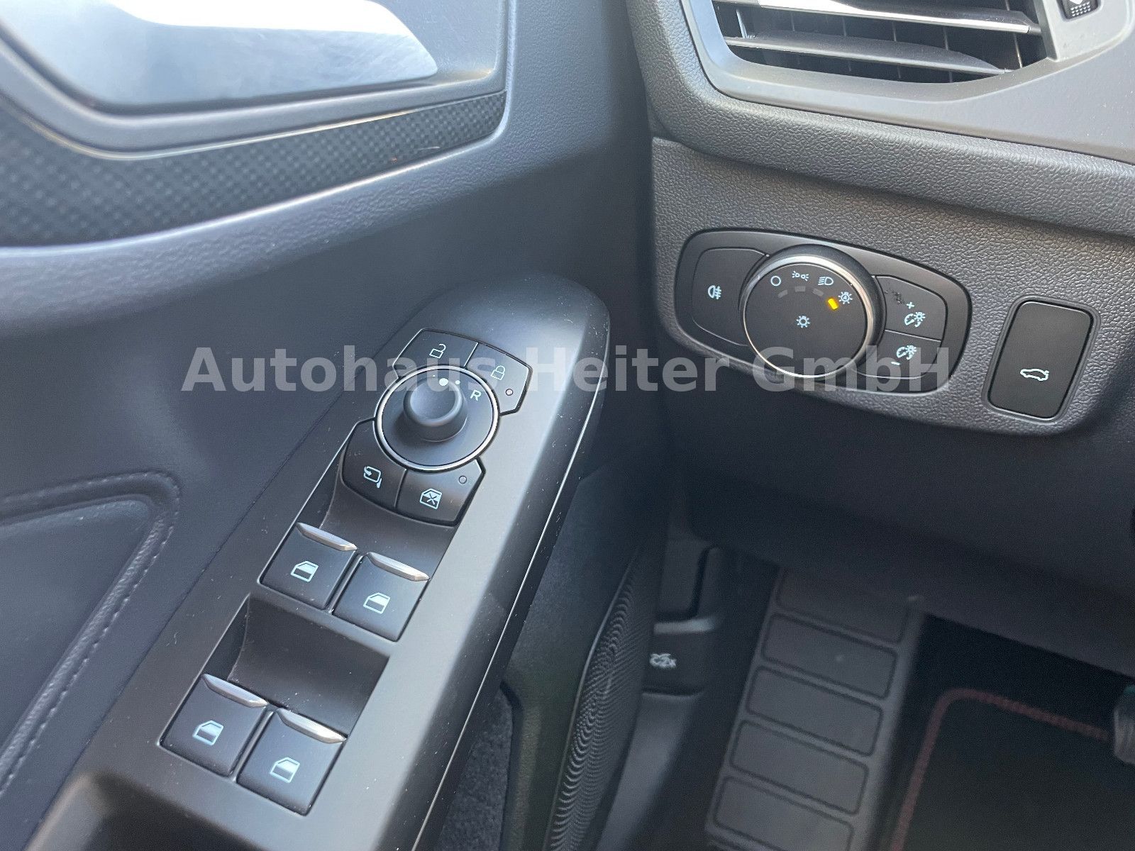 Ford Focus 1.5 EB Aut.ST-Line X / ACC+Matrix+e.Klappe