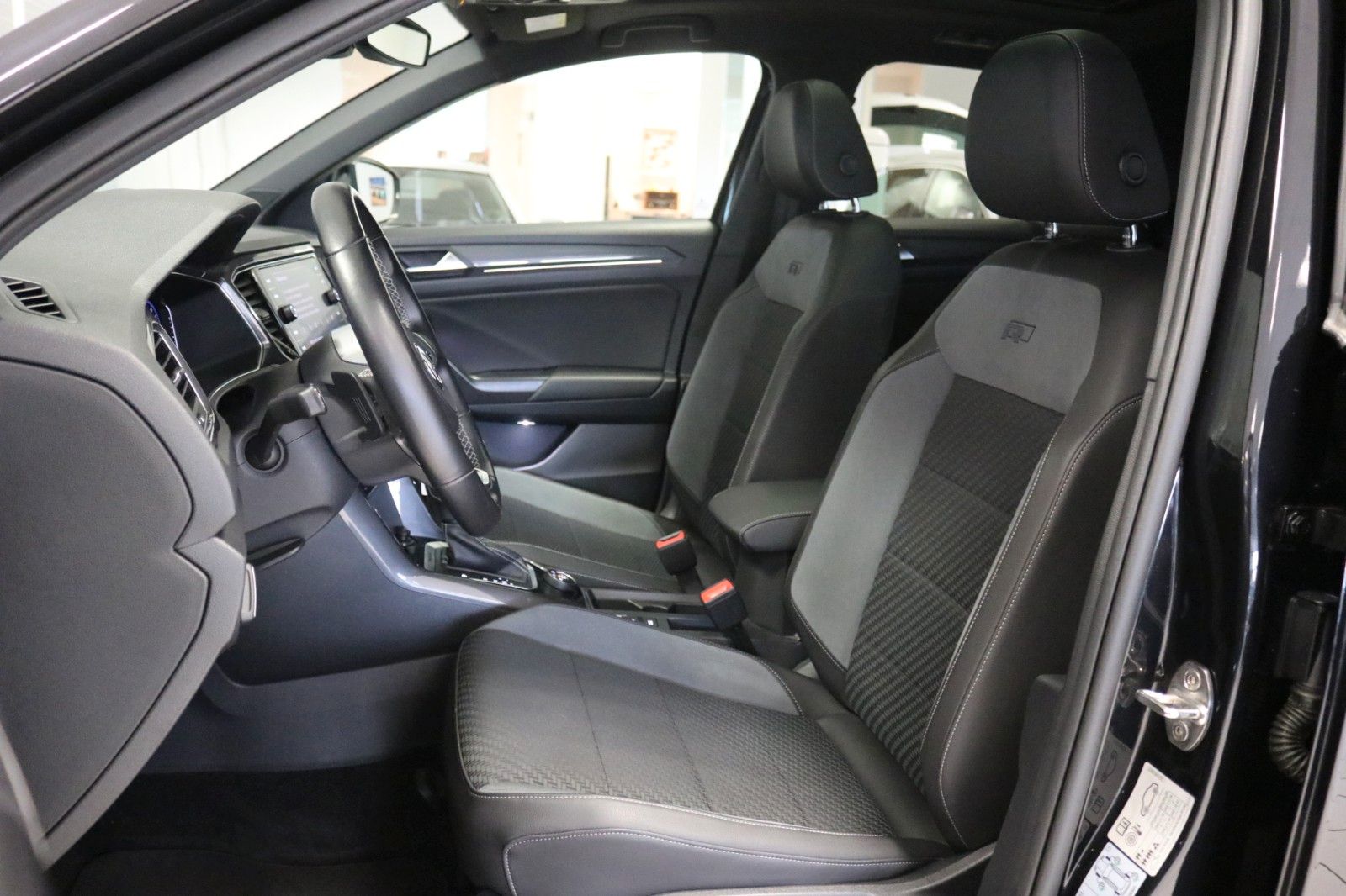 Volkswagen T-Roc Sport 4M R-Line - Samsaru's Car Outlet