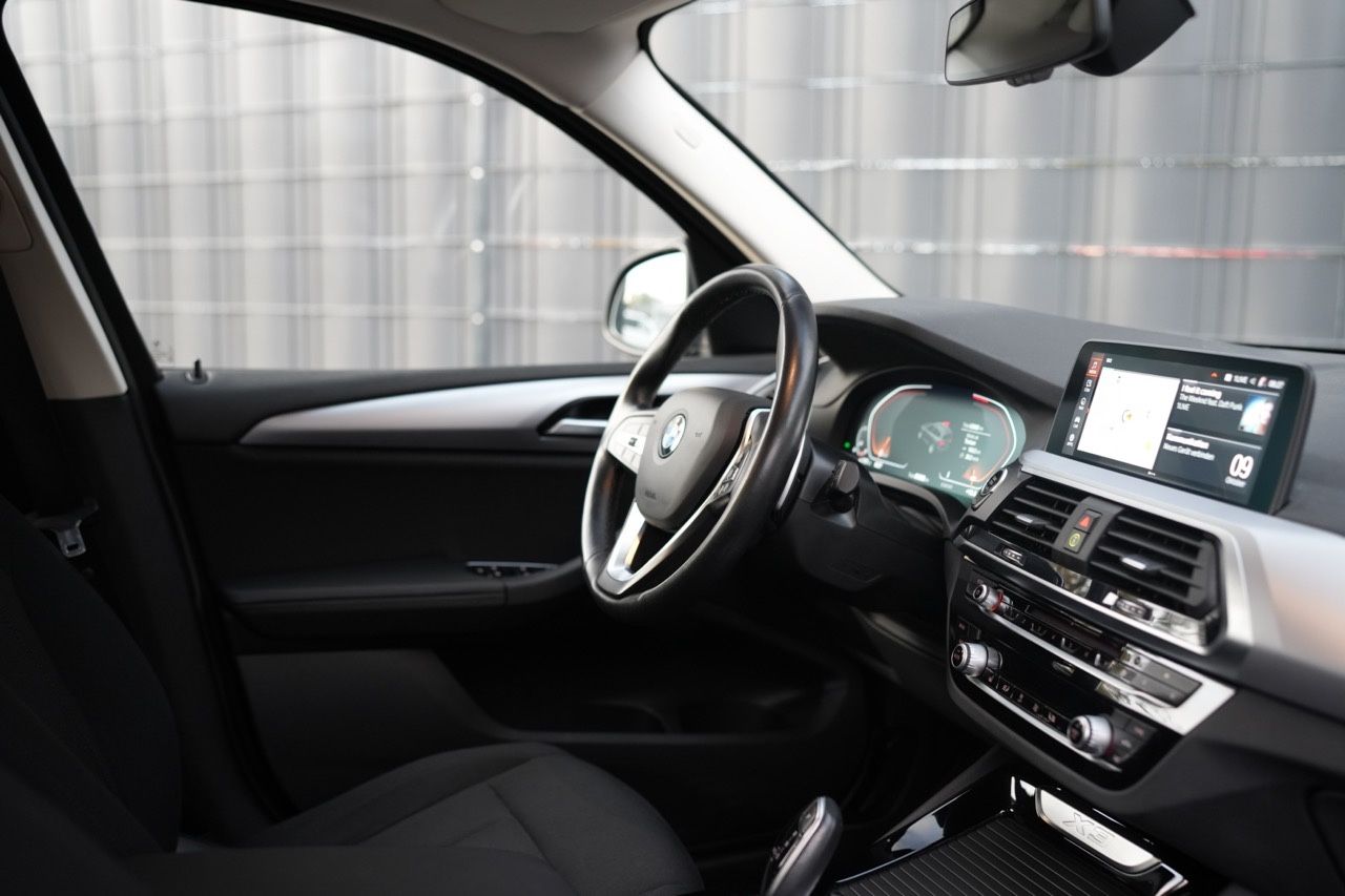 BMW X3 xDrive 20 i Advantage *LIVECOCKPIT*NAVI*