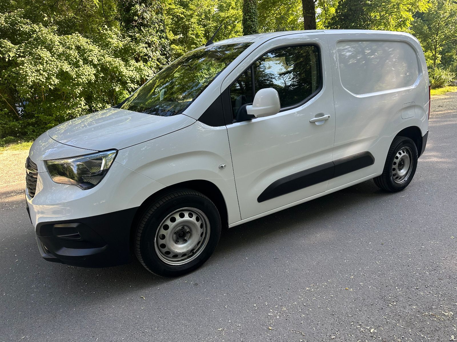 Opel Combo E Cargo Edition - Samsaru's Car Outlet