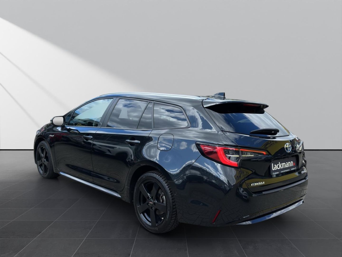 Toyota Corolla 1.8 TS Hybrid - Samsaru's Car Outlet