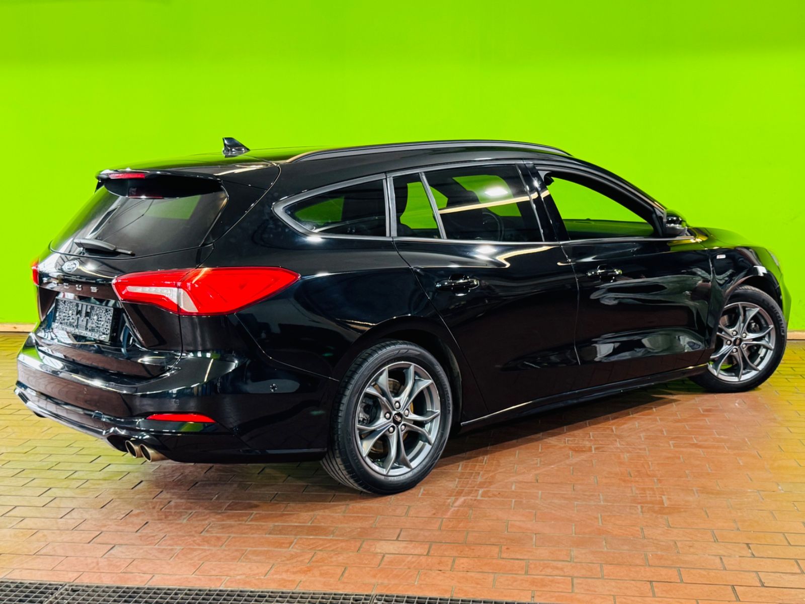 Ford Focus ST-Line - Samsaru's Car Outlet