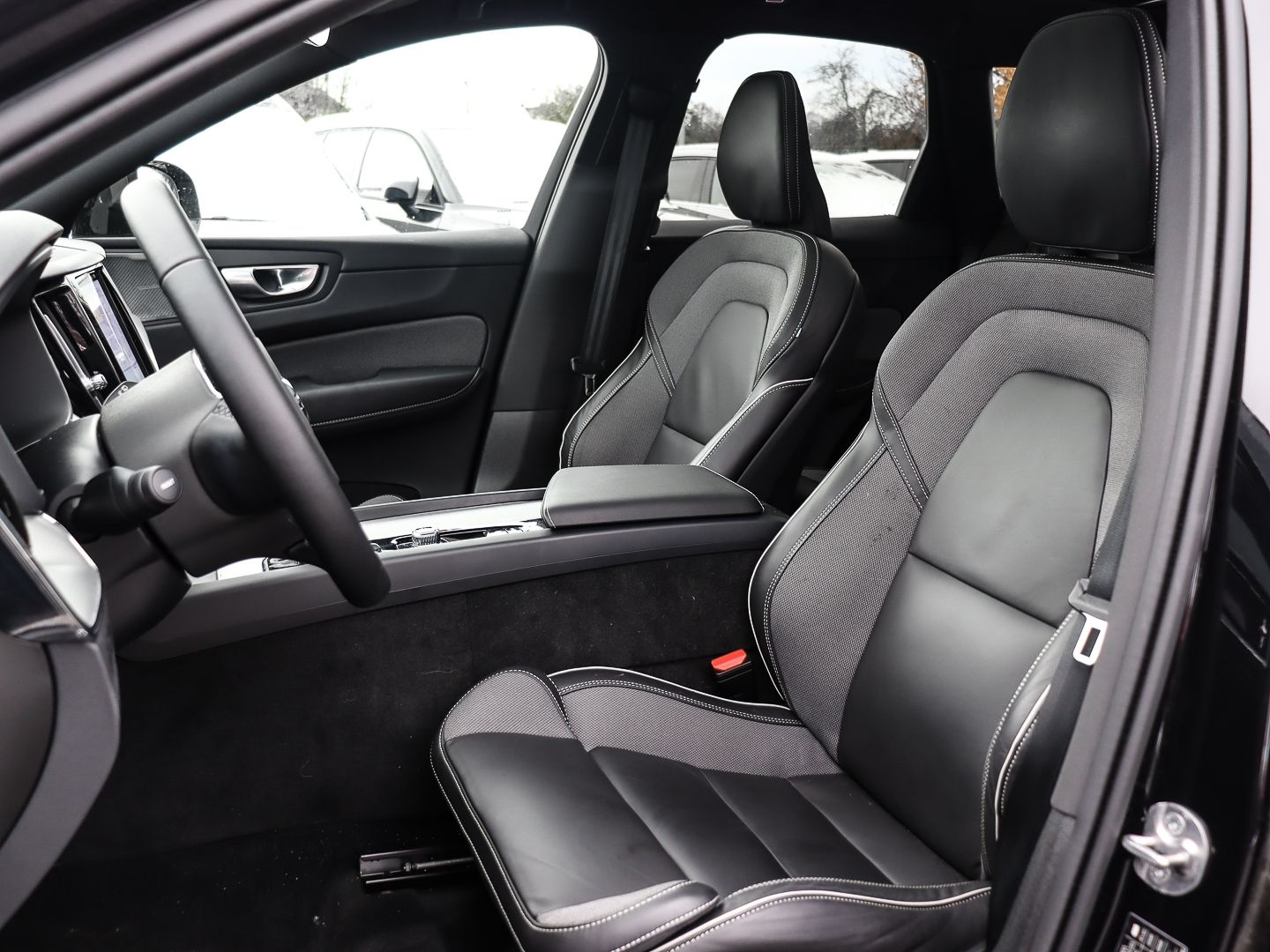 Volvo XC60 Plus Black Edition Recharge Plug-In Hybrid