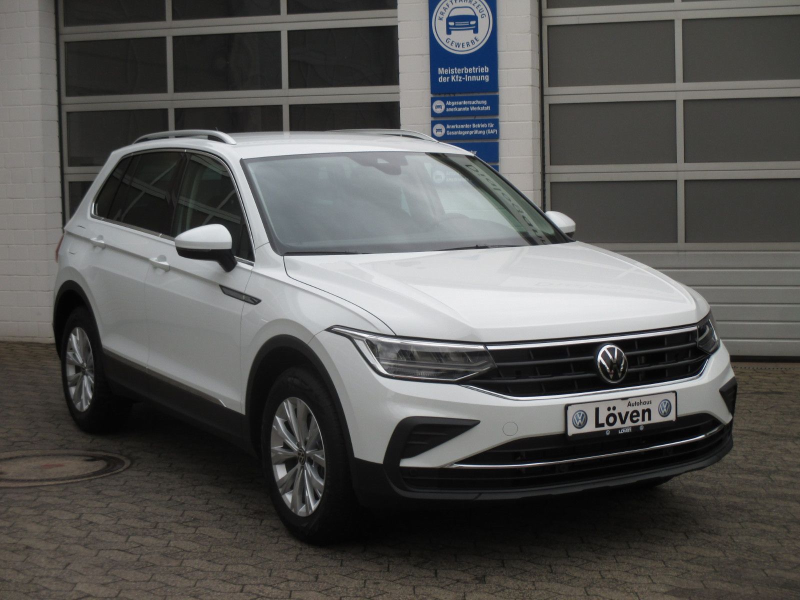 Volkswagen Tiguan 1.5 TSI DSG Life - Samsaru's Car Outlet