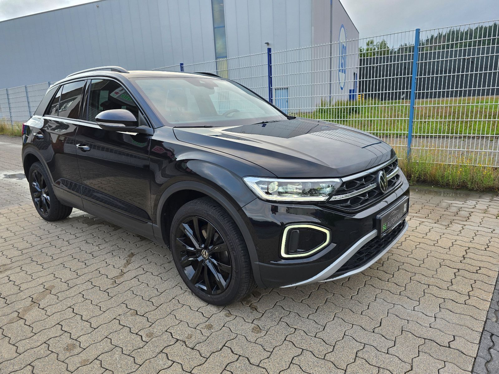 Volkswagen T-Roc 1.5 TSI Style Black - Samsaru's Car Outlet