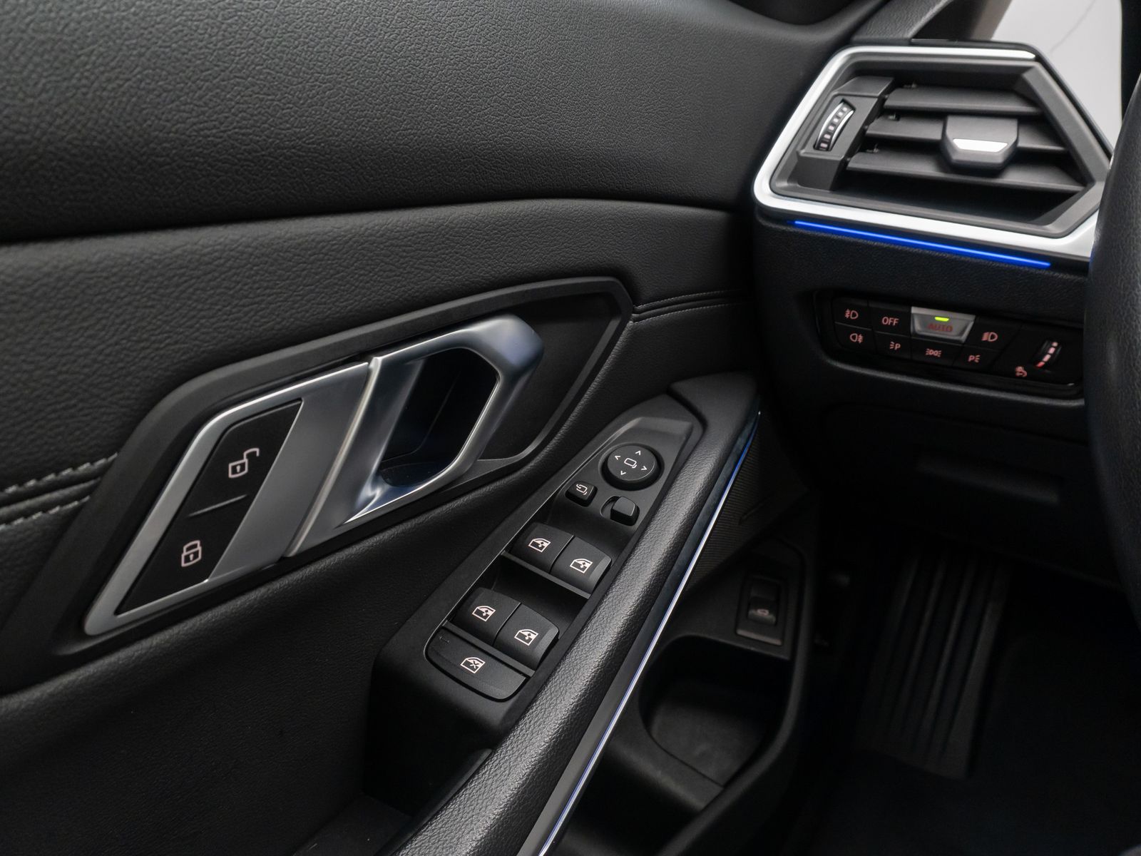 BMW 330i Sport Line - Samsaru's Car Outlet