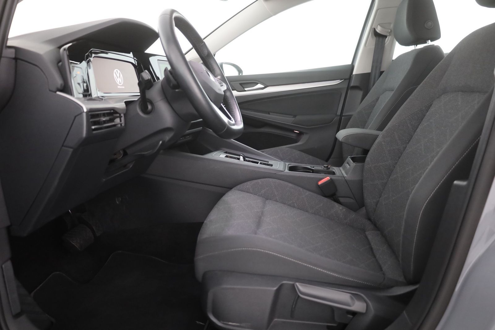 Volkswagen Golf VIII Variant 1.0 eTSI DSG - Samsaru's Car Outlet