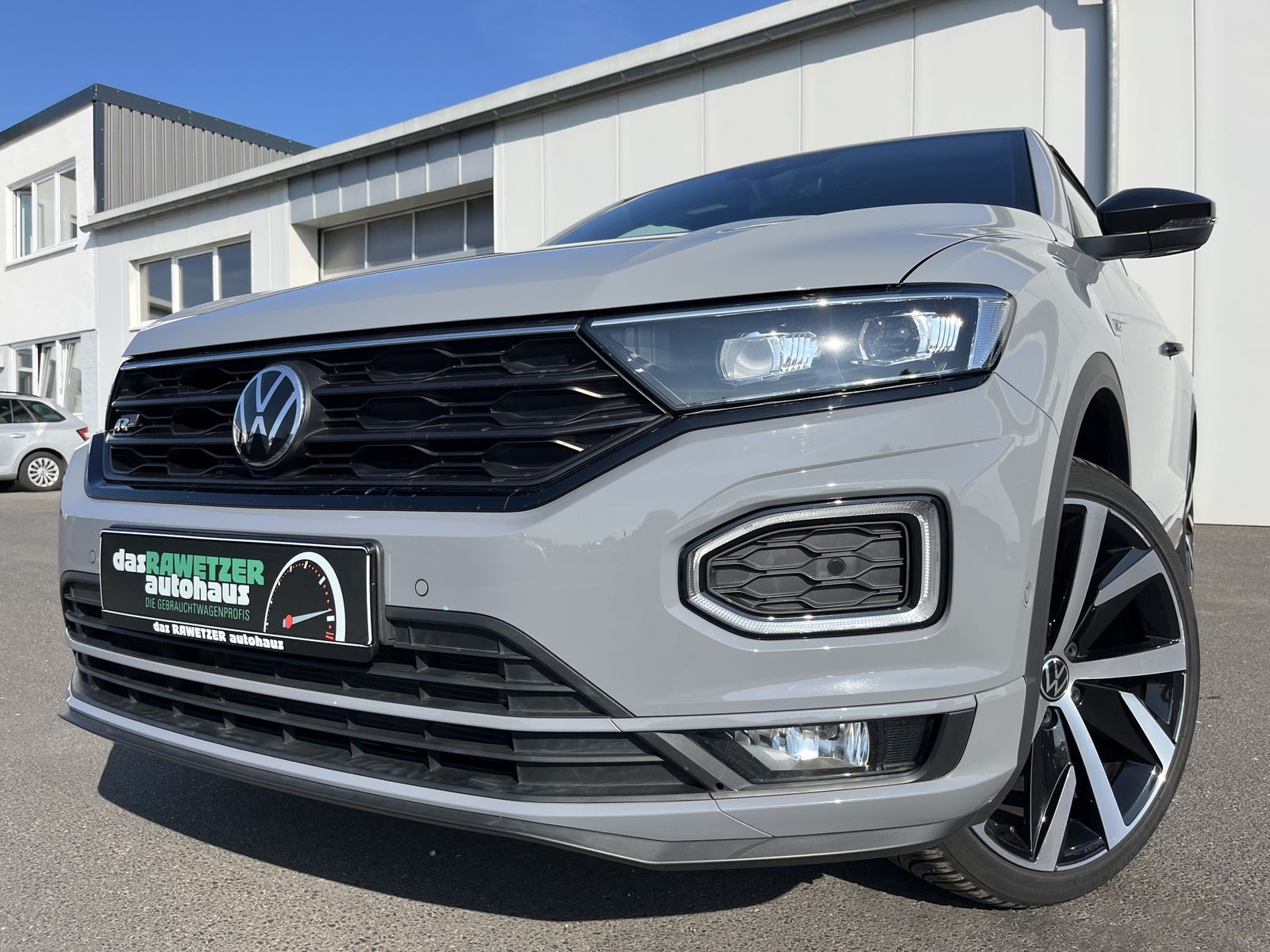 Volkswagen T-Roc 1.5 TSI R-Line - Samsaru's Car Outlet