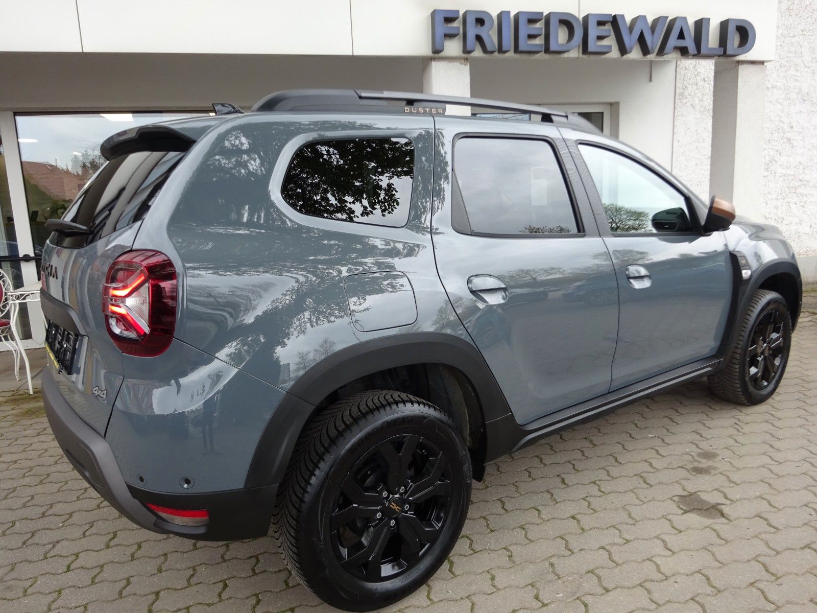 Dacia Duster II Extreme TCe150 4WD - Samsaru's Car Outlet