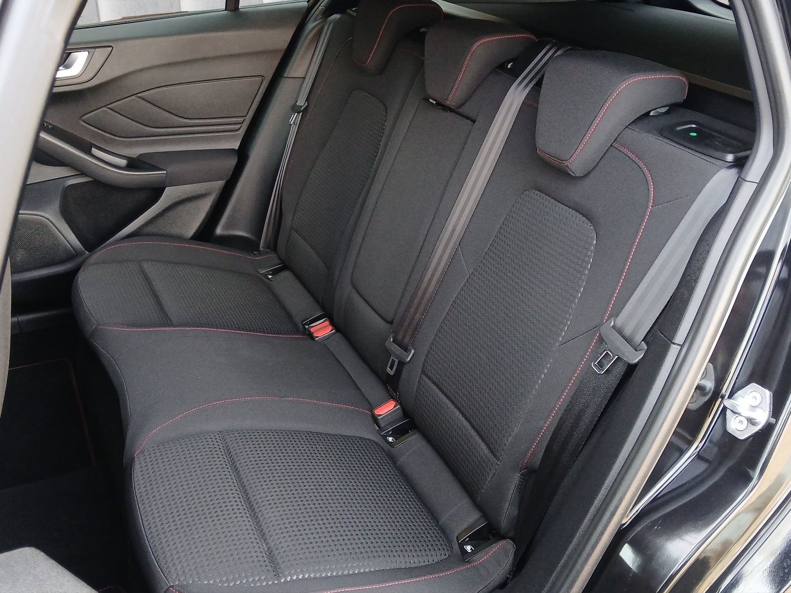 Ford Focus ST-Line X Turnier Aut.*AHK*ACC*HUD*KAM*NAV