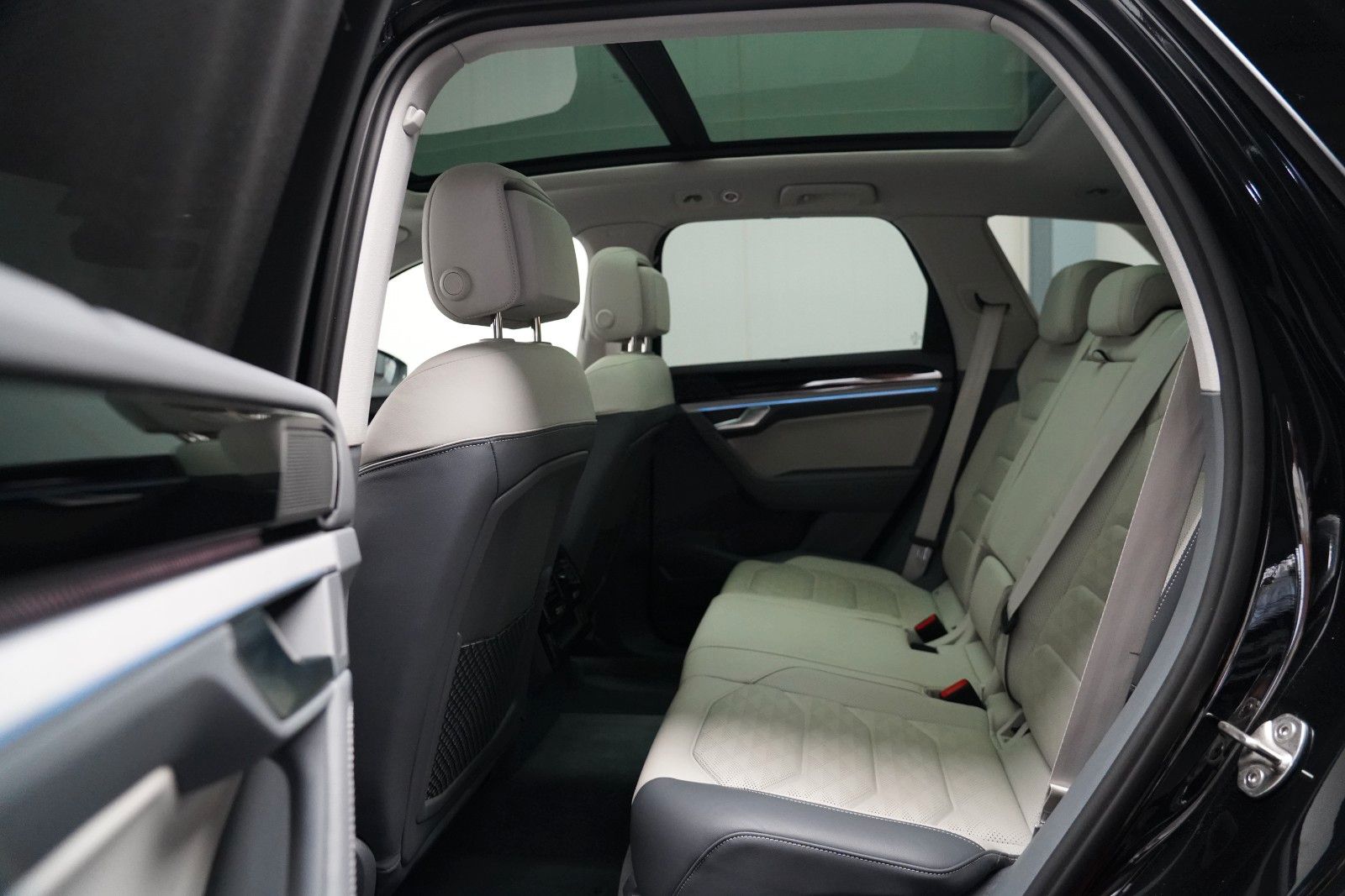Volkswagen Touareg 3.0TDI 4M Elegance PANO 360 LUFT SOFT