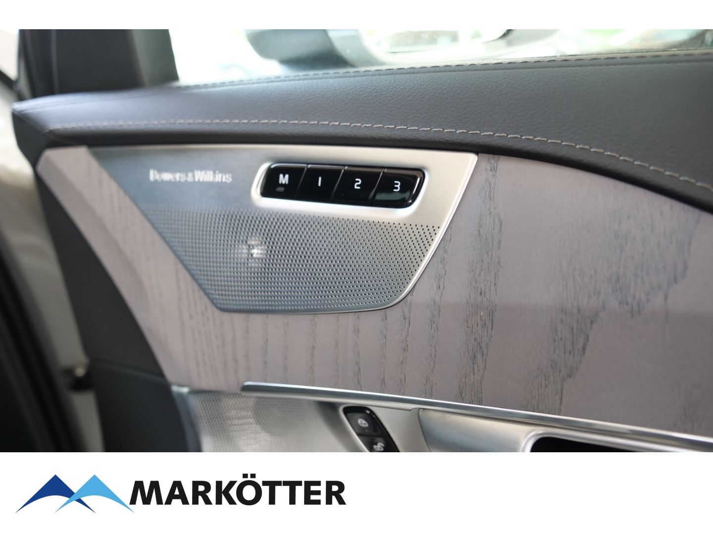 Volvo XC90 T8 AWD Ultra Bright - Samsaru's Car Outlet