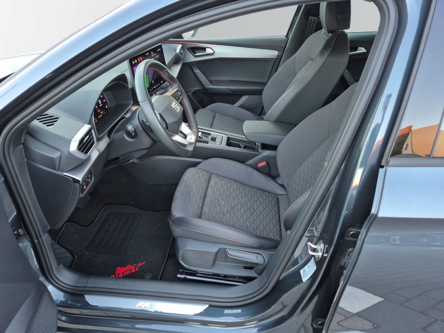 Seat Leon Sportstourer FR 2,0 TDi DSG AHK ACC CAM Kes