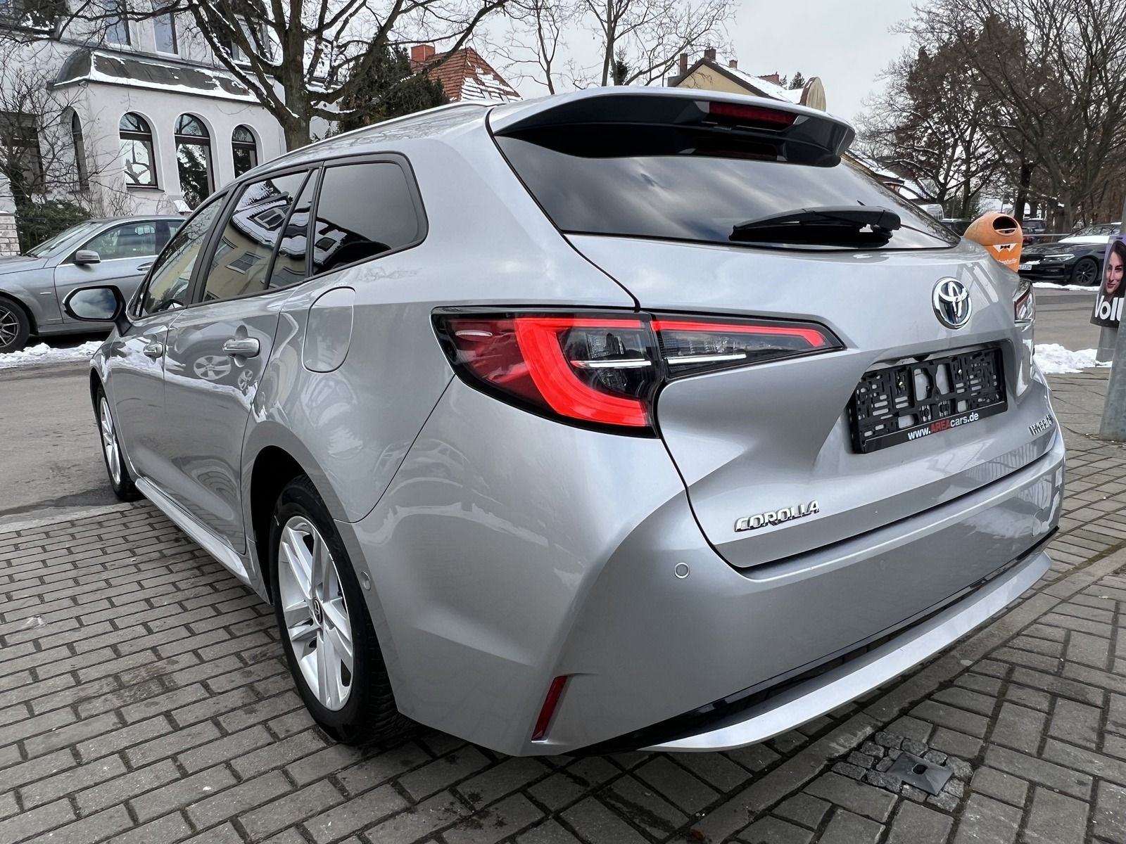 Toyota Corolla Touring Hybrid - Samsaru's Car Outlet