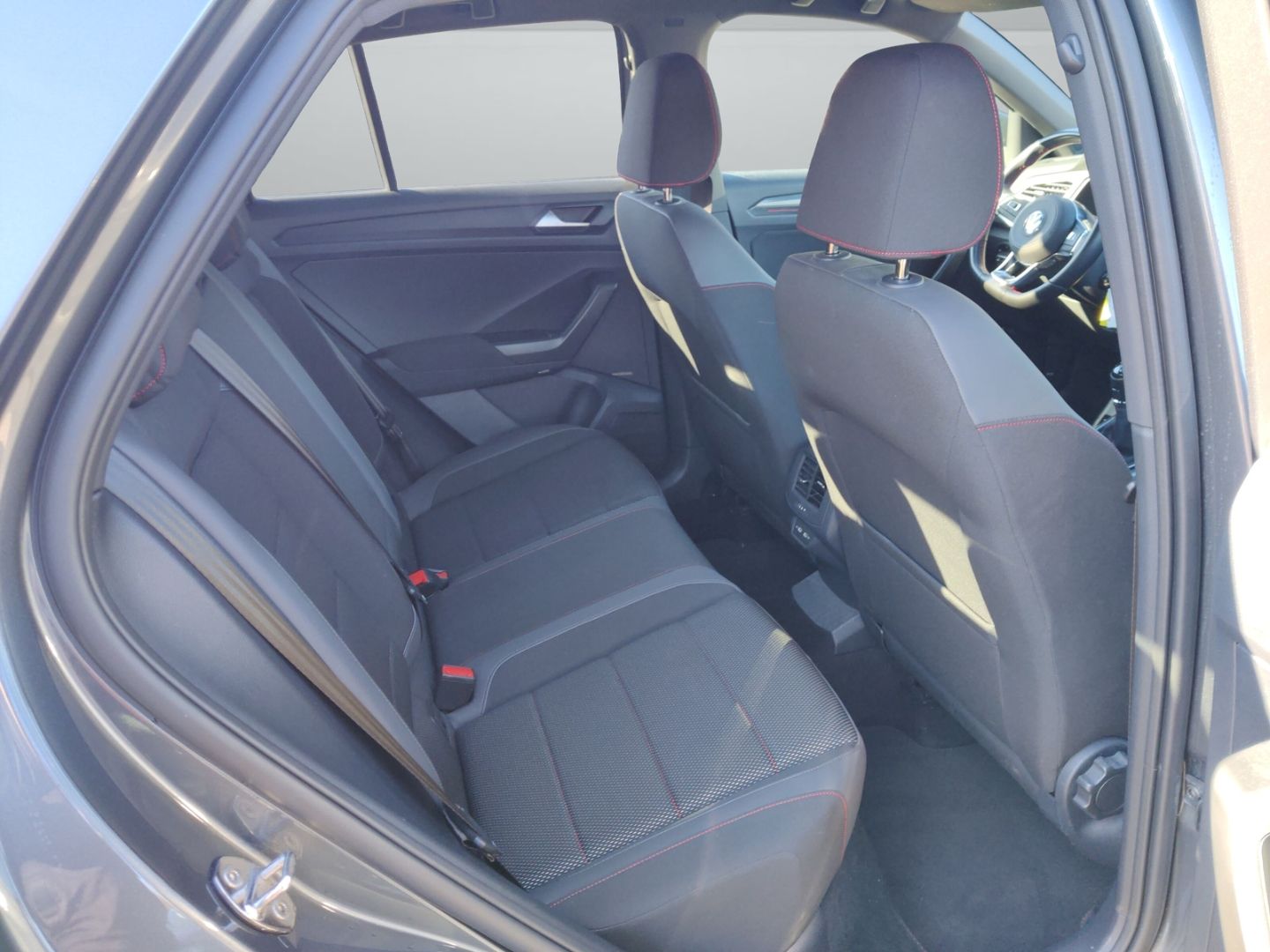 Volkswagen T-Roc 1.5 TSI R-Line - Samsaru's Car Outlet