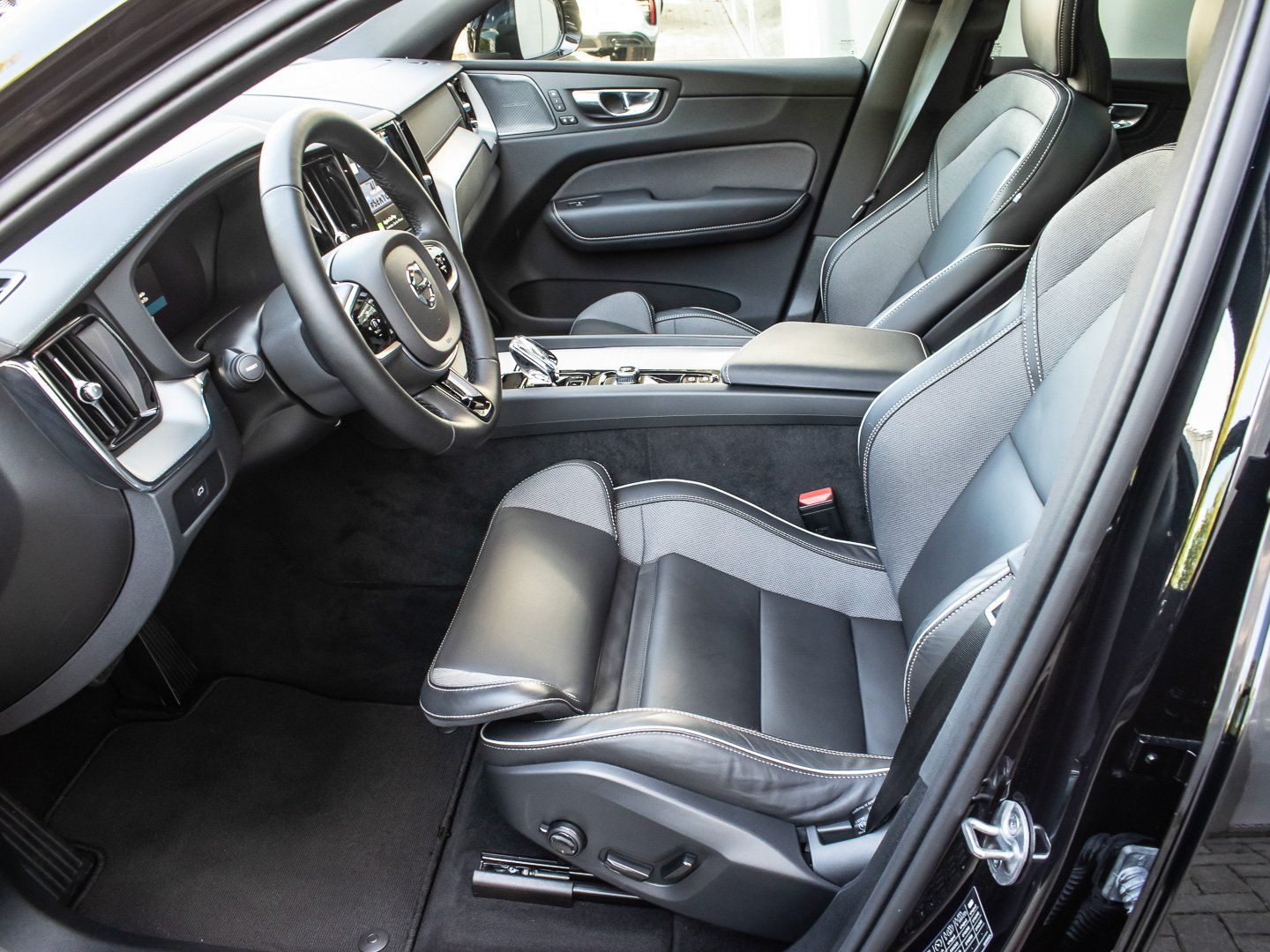 Volvo XC60 B5 (E6d) Ultra Black Edition 360 3xKLIMA LM