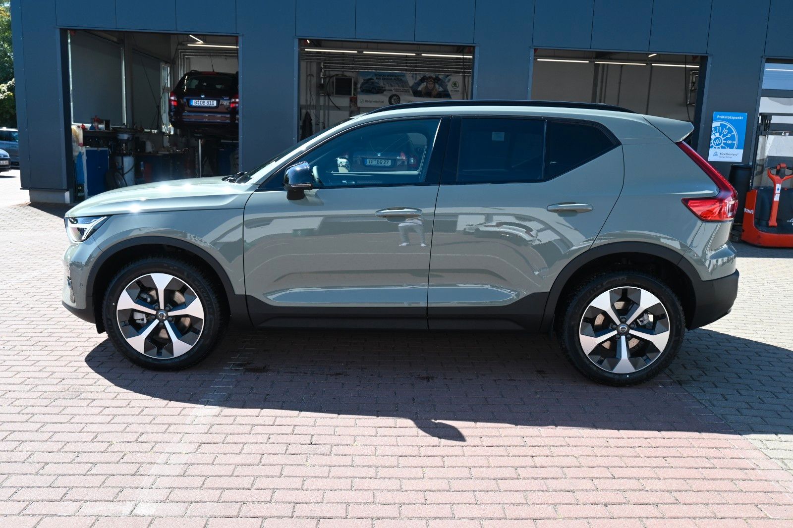 Volvo XC40 B4 DKG Plus Dark*FSHZG*360°*ACC*Allwetter*