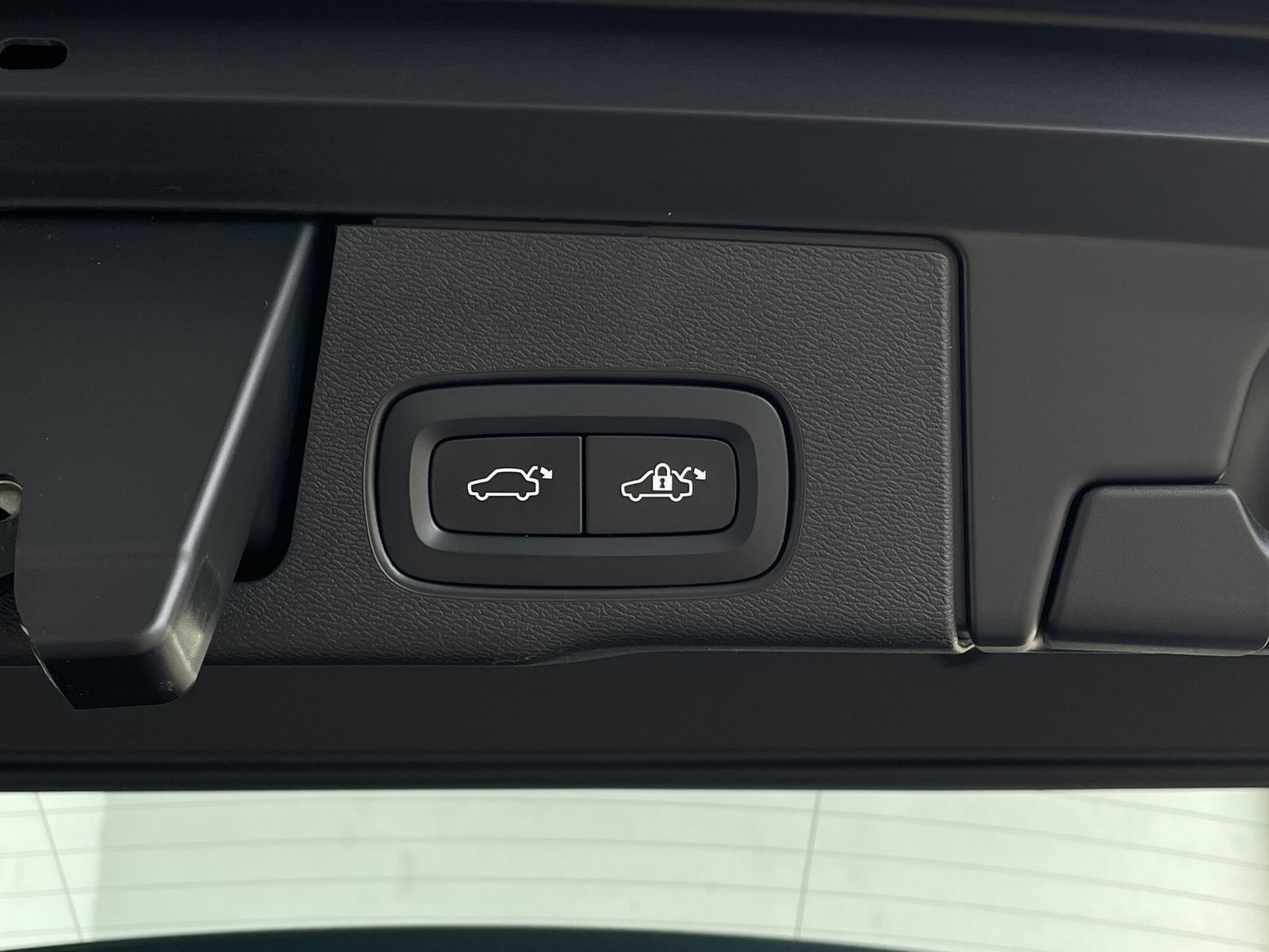 Volvo XC60 T6 Inscription Plug-In AWD - Samsaru's Car Outlet
