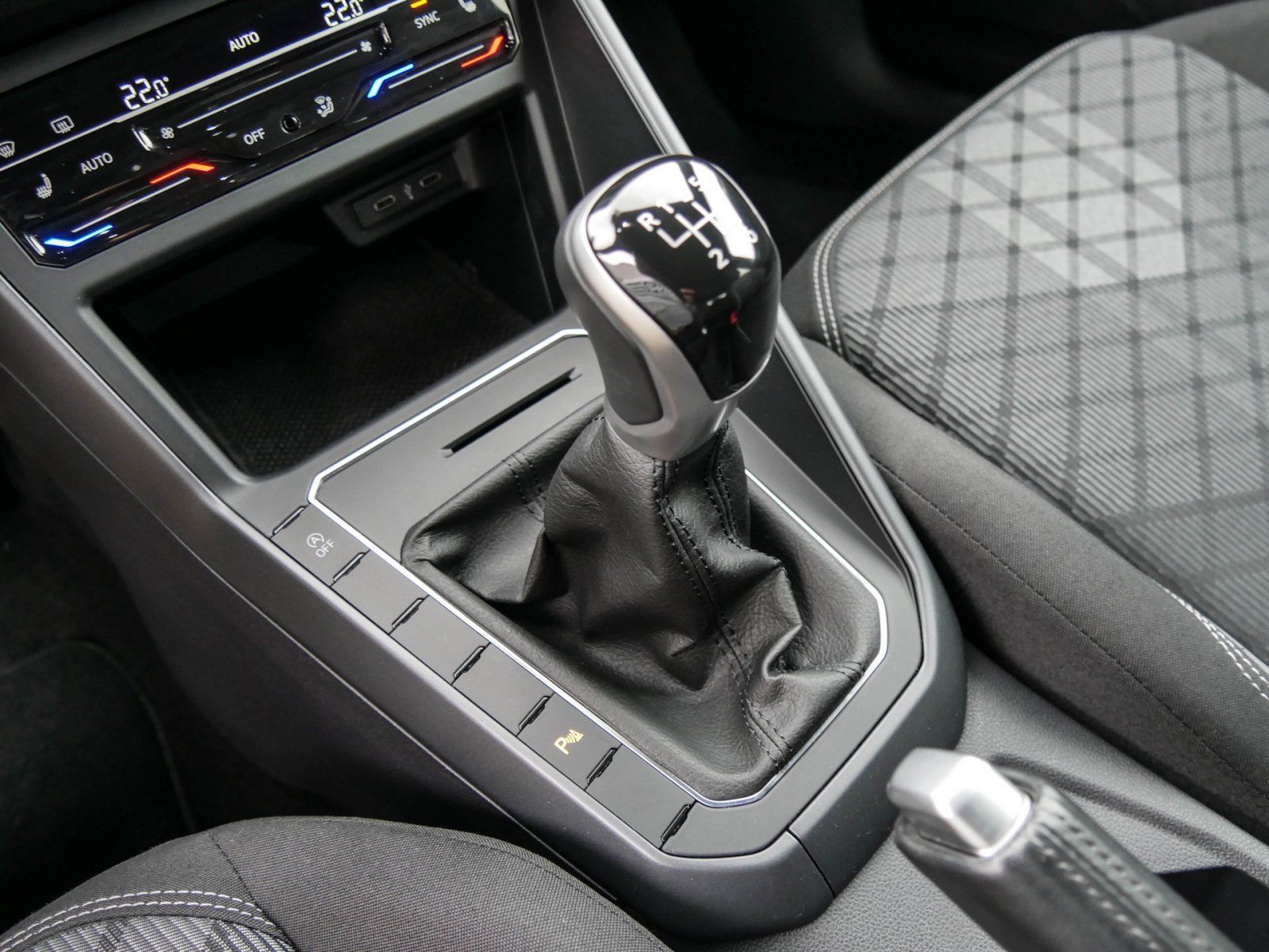 Volkswagen Taigo 1.0 TSI R-Line - Samsaru's Car Outlet