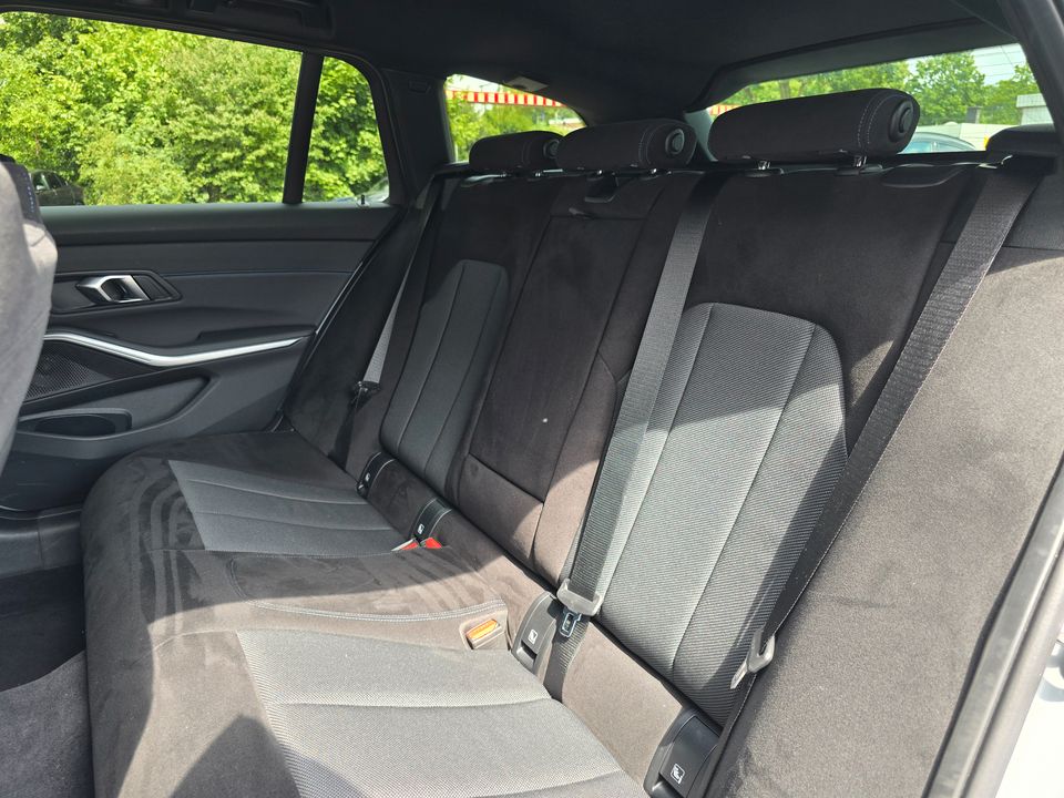 BMW 320d xDrive Touring M Sportpaket *ab 2,49% eff.*
