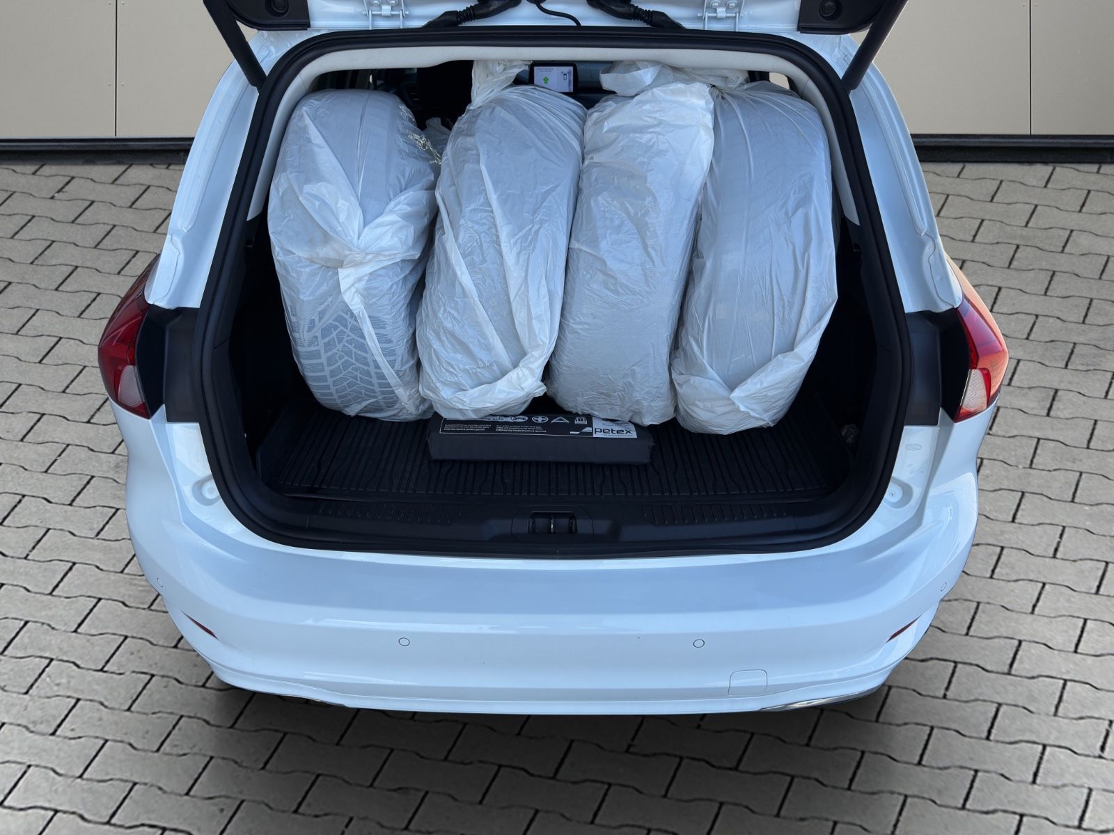 Ford Focus 2.0 Vignale - Samsaru's Car Outlet