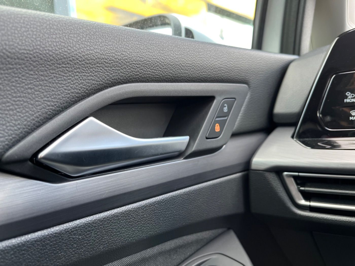 Volkswagen Golf VIII 1.5 TSI Style - Samsaru's Car Outlet