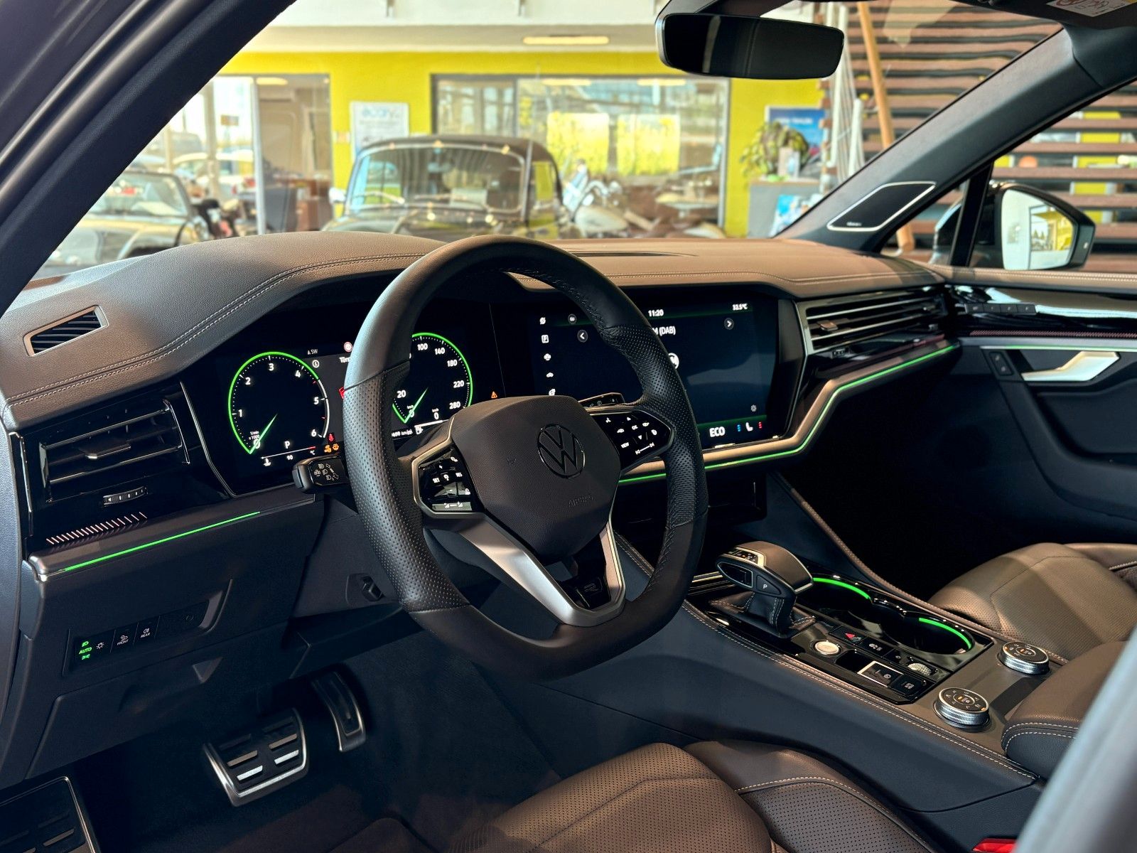 Volkswagen Touareg 3.0 TDI R-Line - Samsaru's Car Outlet
