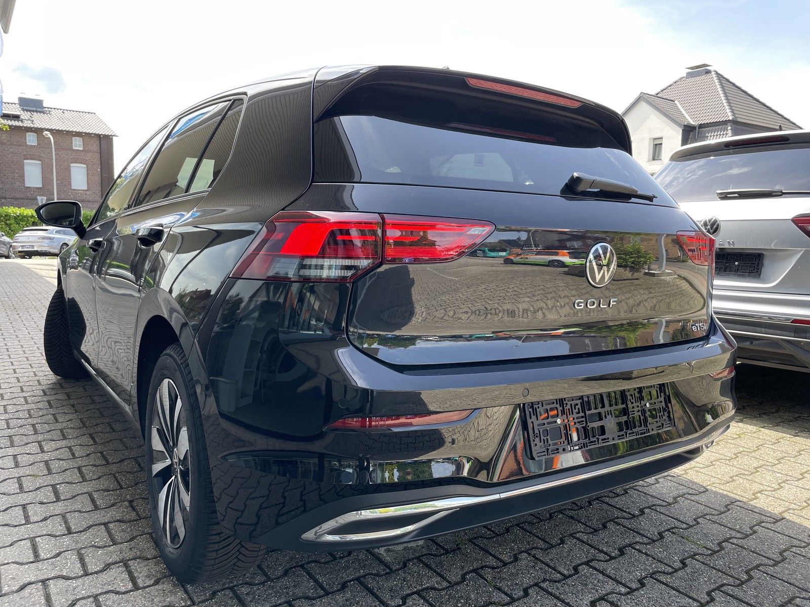 Volkswagen Golf VIII Move eTSI - Samsaru's Car Outlet