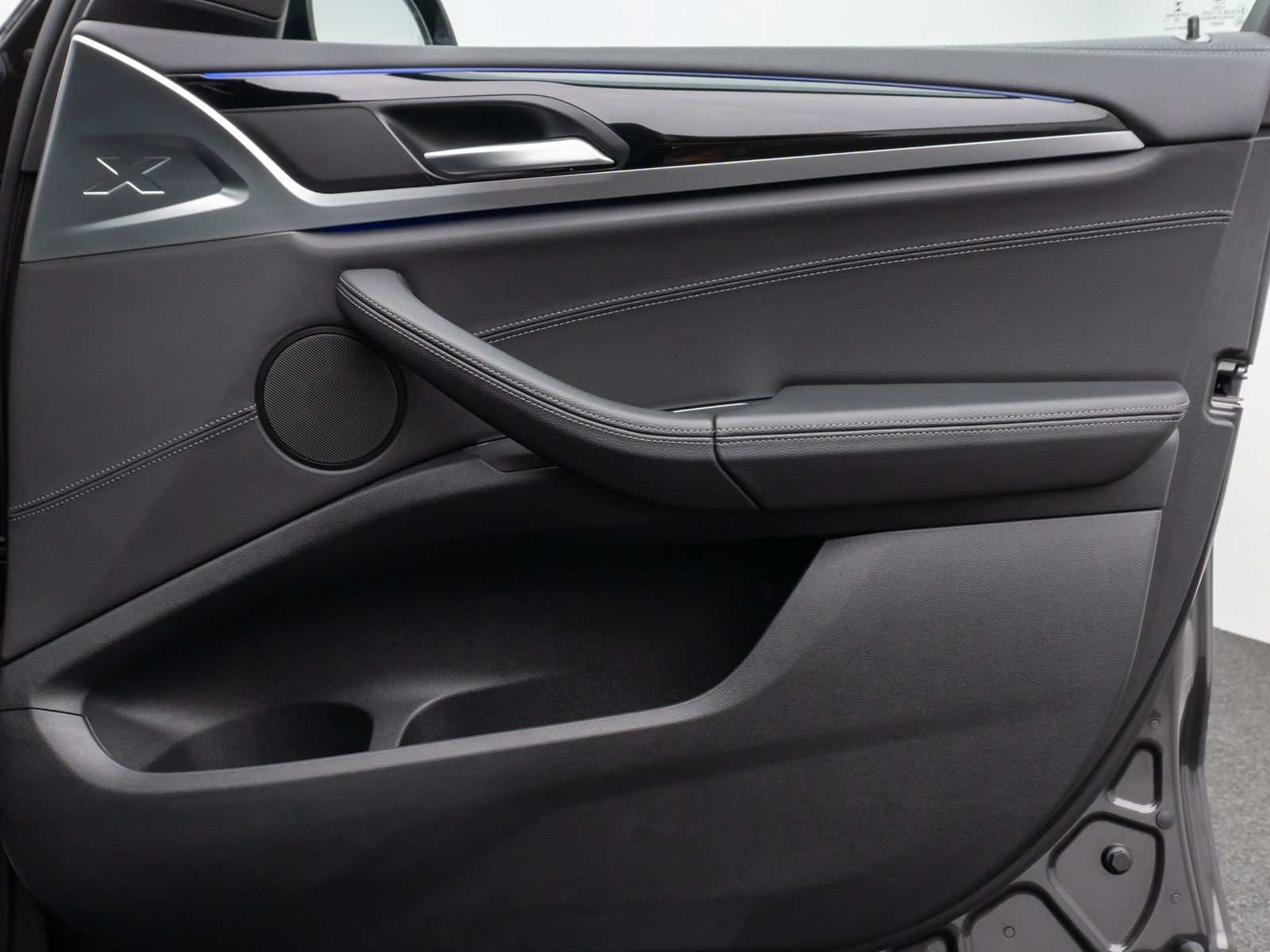 BMW X3 xD30d LuxuryLine - Samsaru's Car Outlet