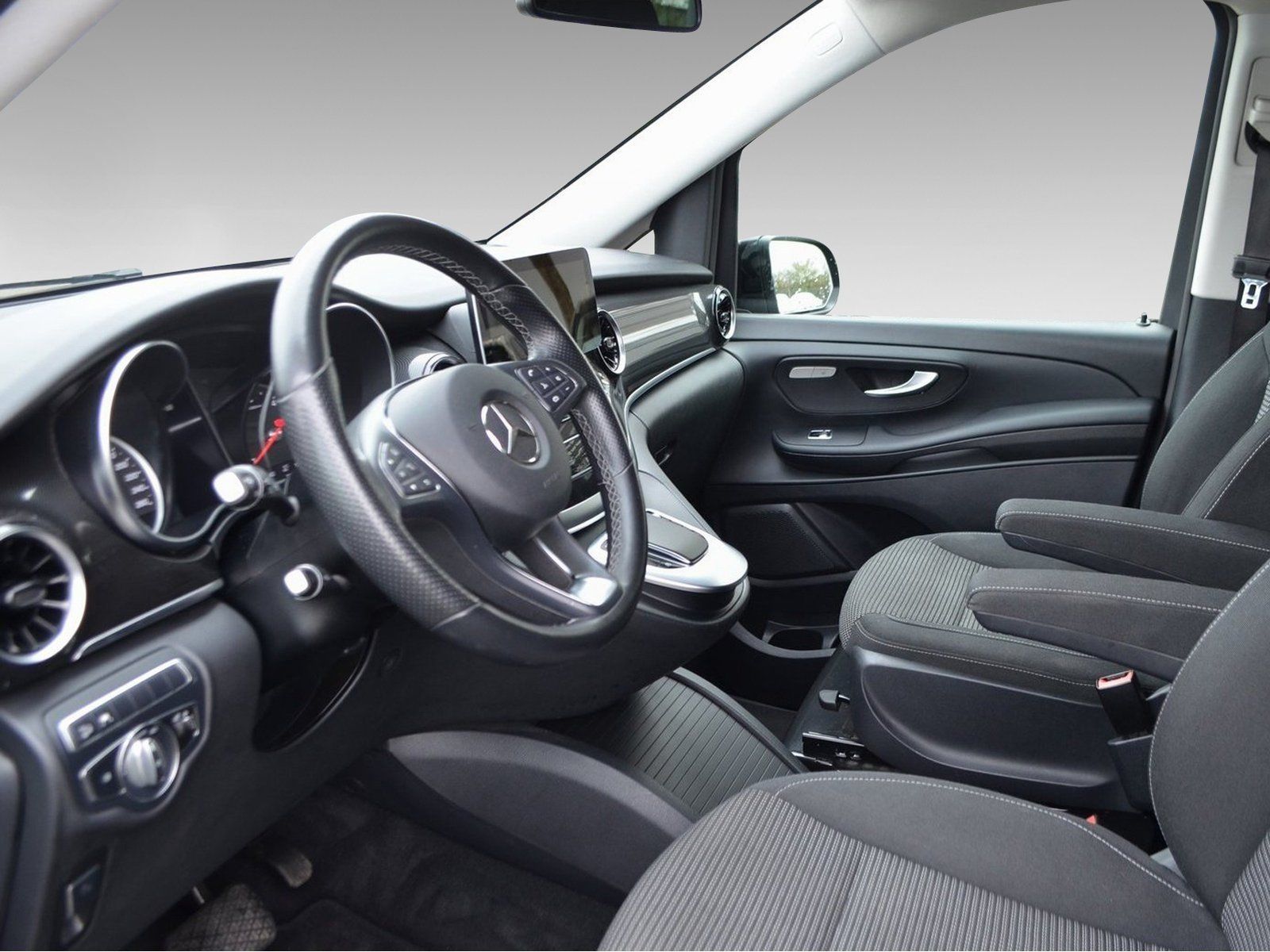 Mercedes-Benz V 220 d 4M EDITION - Samsaru's Car Outlet