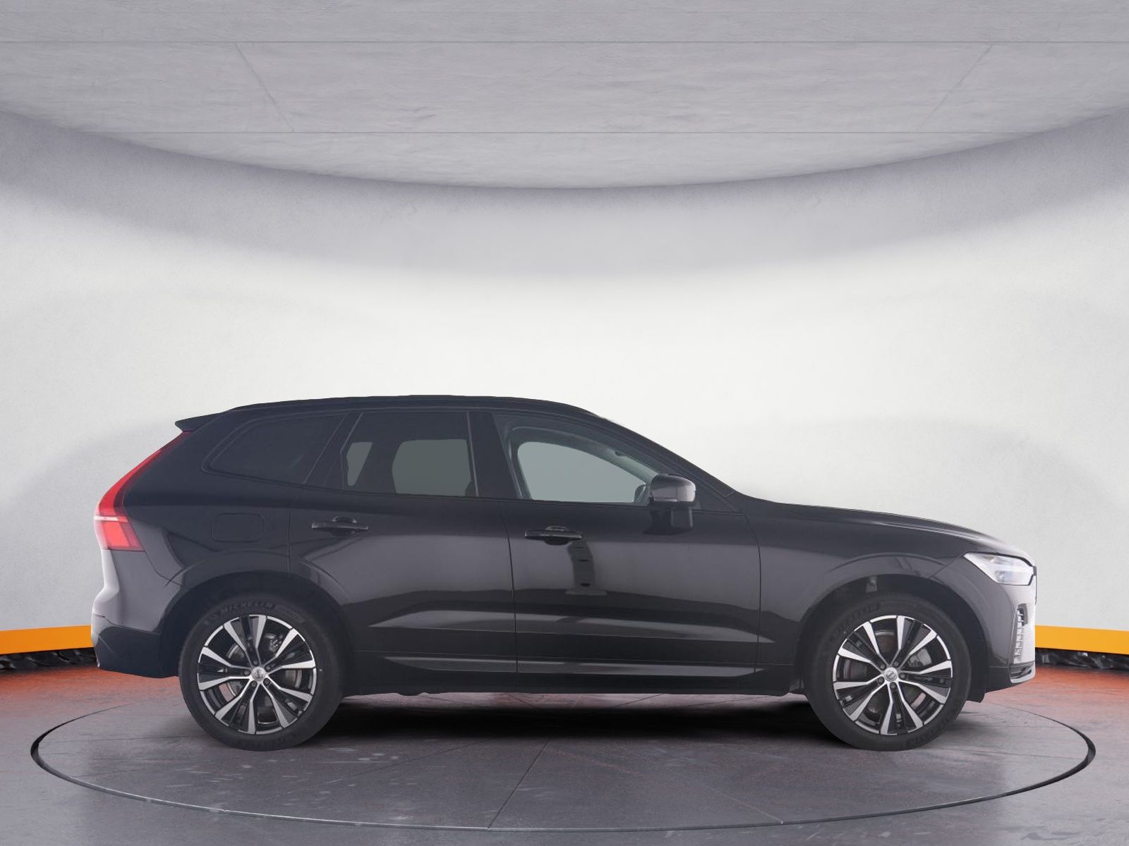 Volvo XC60 B4 Plus Dark - Samsaru's Car Outlet