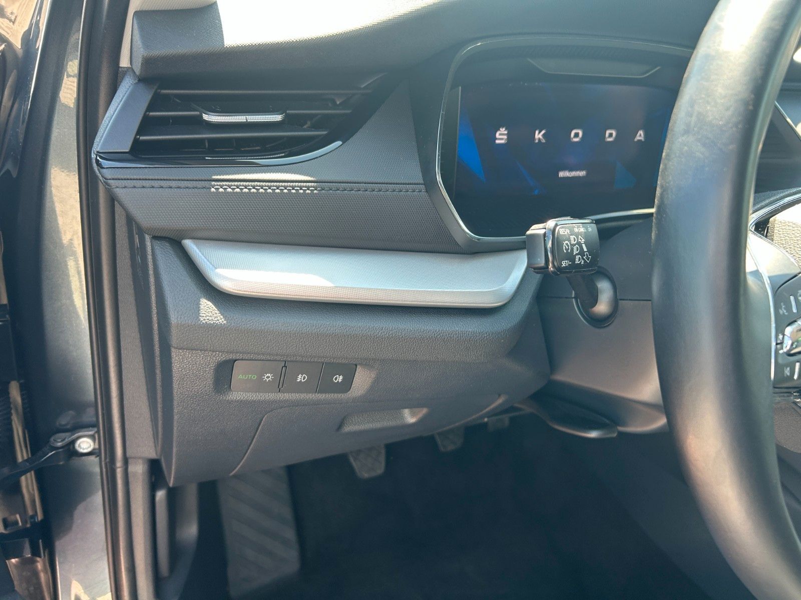 Skoda OCTAVIA Combi 1.5 TSI - Samsaru's Car Outlet