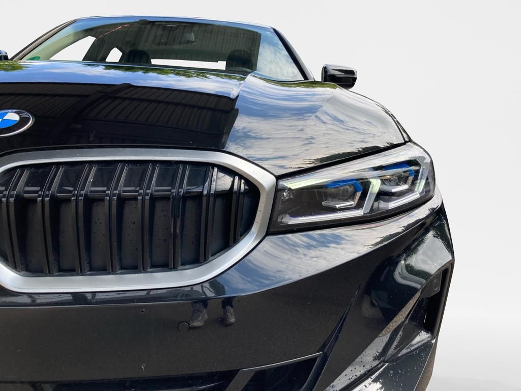 BMW 320d xDrive Innovation - Samsaru's Car Outlet