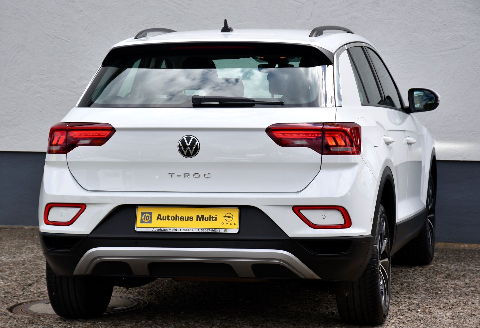 Volkswagen T-Roc Life - Samsaru's Car Outlet