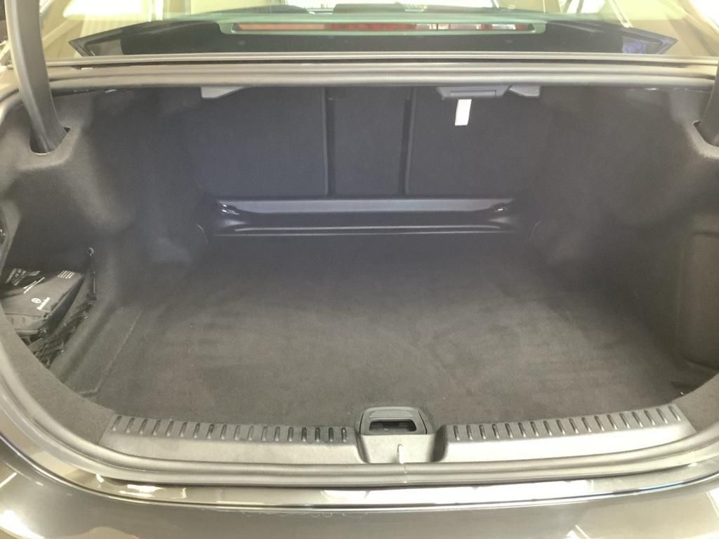 Mercedes-Benz E 200 Avantgarde - Samsaru's Car Outlet