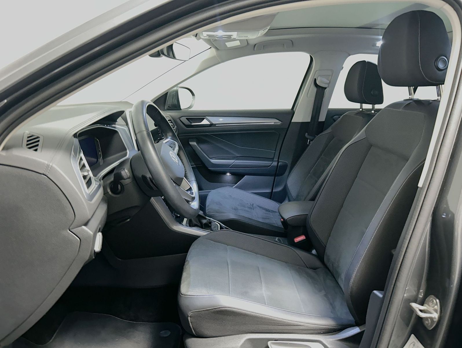 Volkswagen T-ROC 1.5 TSI DSG Style - Samsaru's Car Outlet