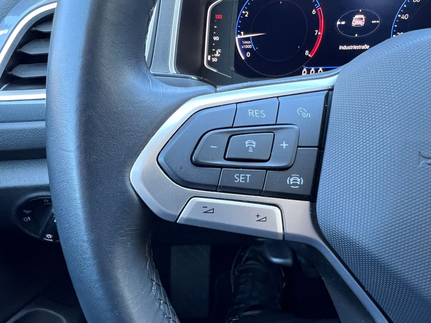 Volkswagen T-Roc 1.0 TSI Style - Samsaru's Car Outlet