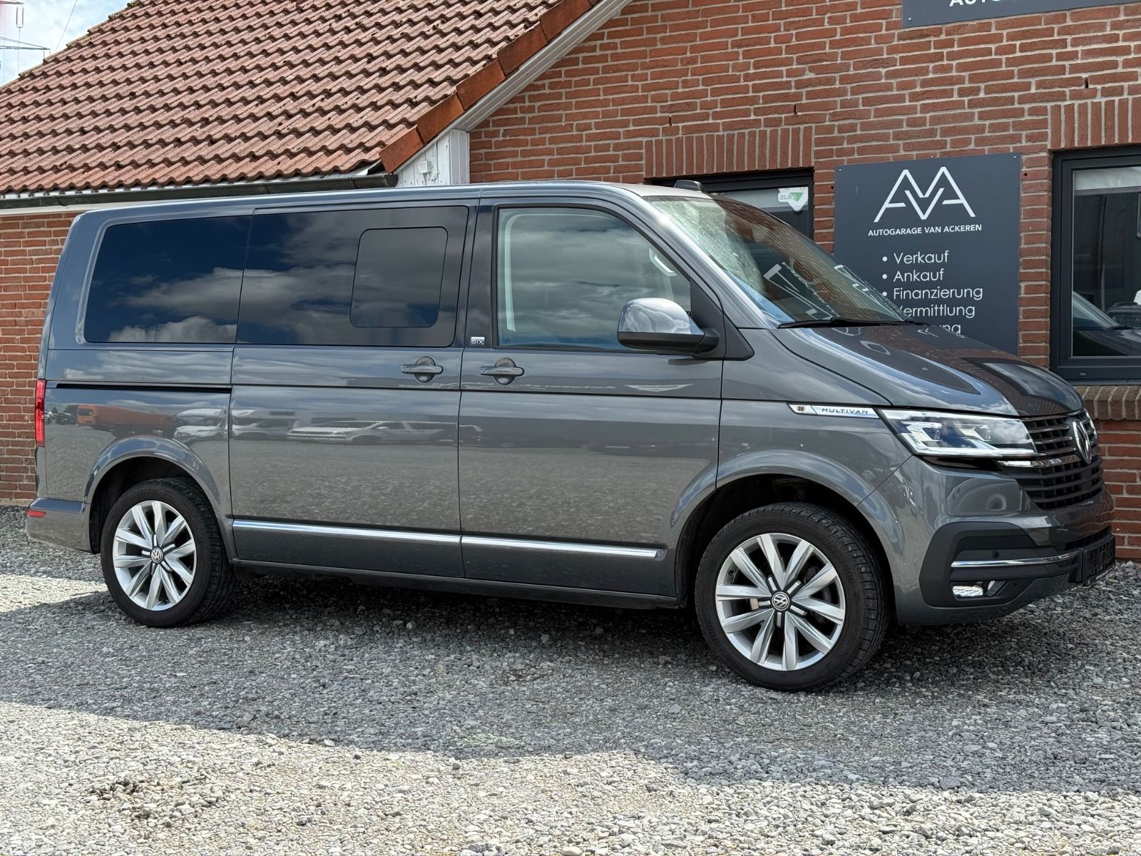 Volkswagen T6.1 Multivan 2.0 TDI DSG Generation Six - Samsaru's Car Outlet